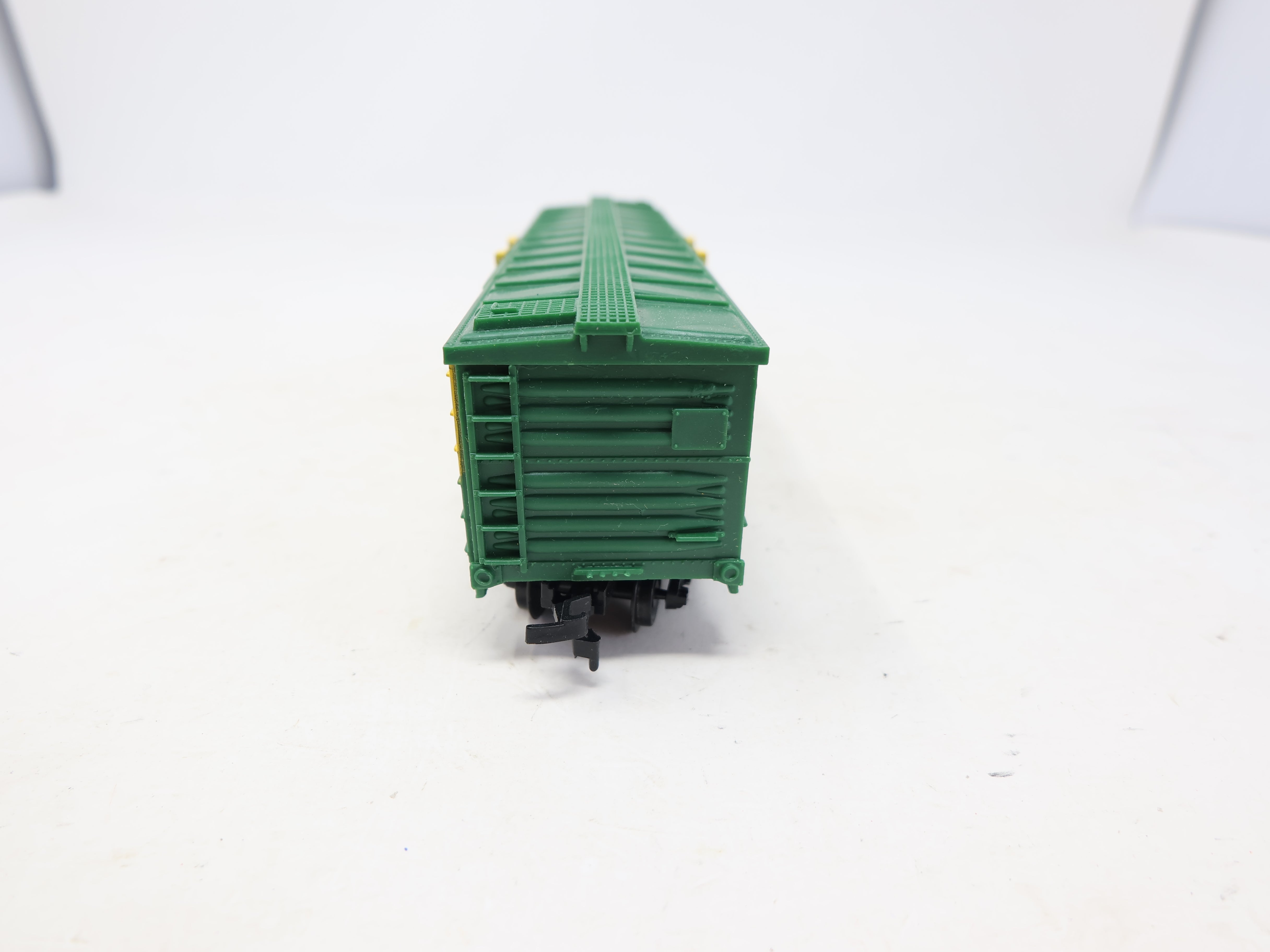 USED Life-Like 8488 HO Scale, Stock Cattle Car, Chicago & North Western CNW #15040