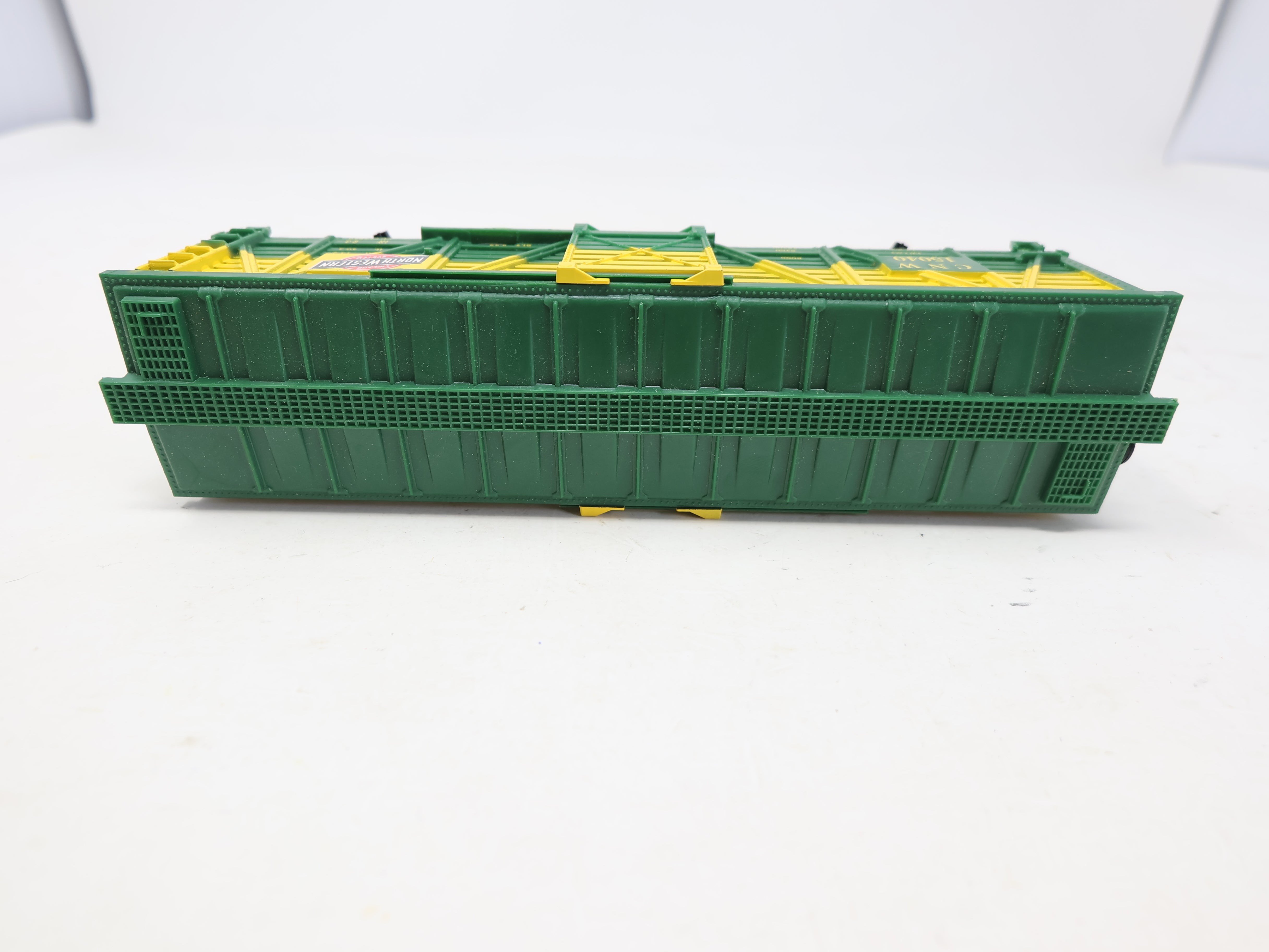 USED Life-Like 8488 HO Scale, Stock Cattle Car, Chicago & North Western CNW #15040