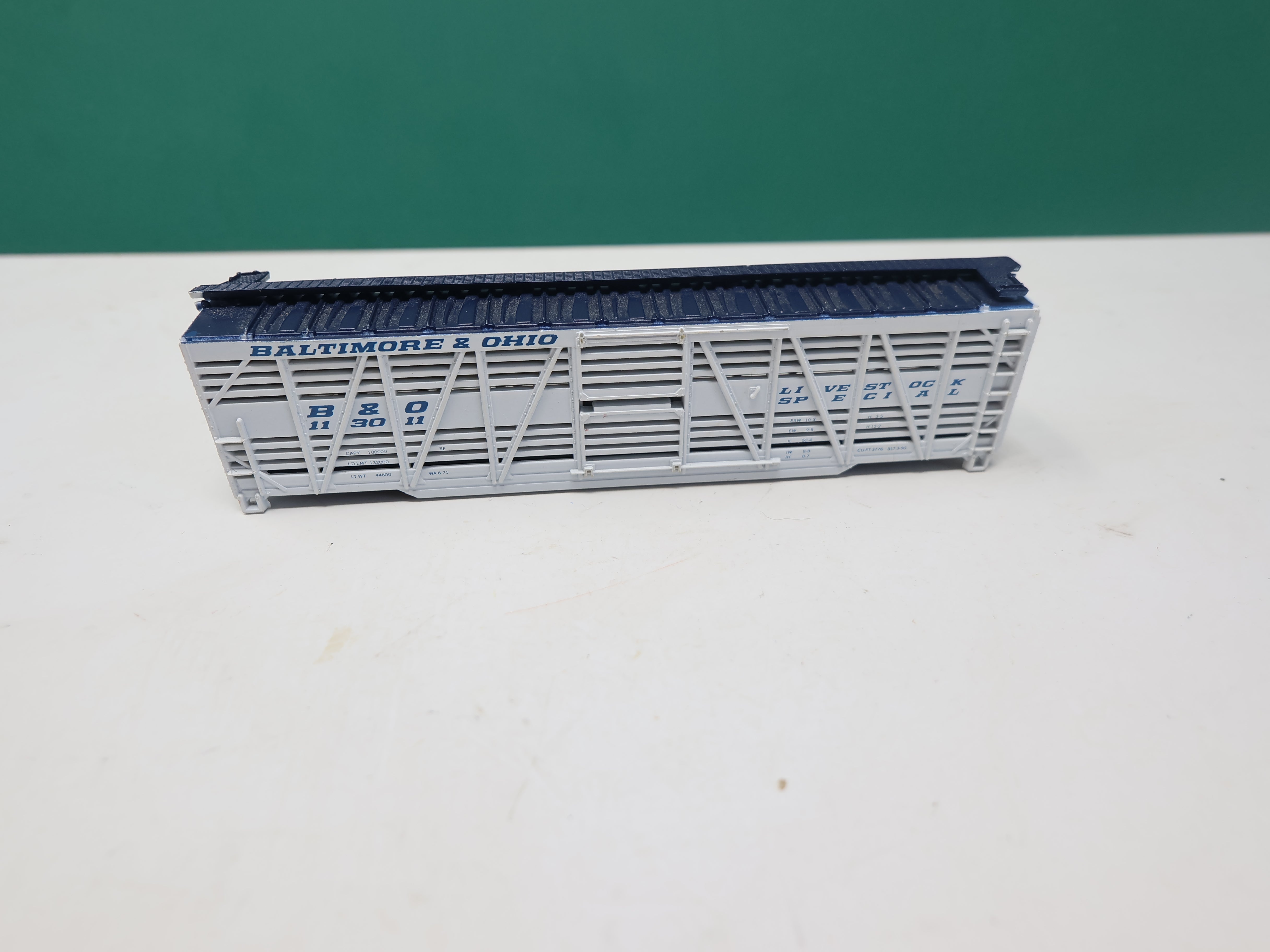 USED Atlas N Scale, 50' Stock Car, Baltimore and Ohio B&O #113011, No Trucks, Livestock Special