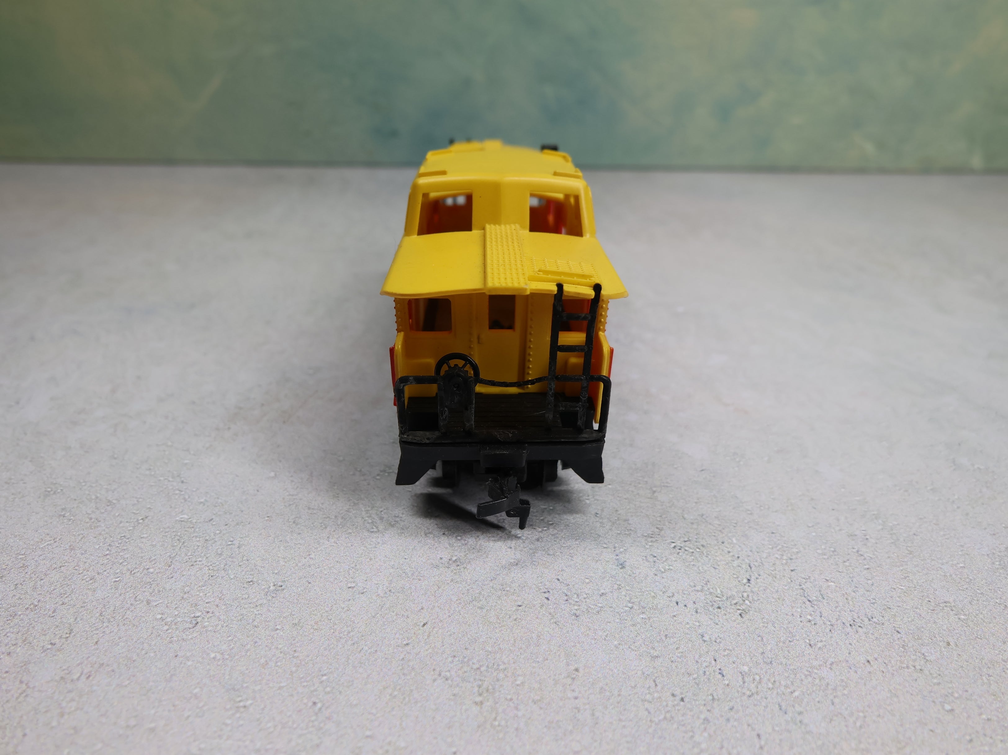 USED Tyco HO Scale Caboose Rock Island