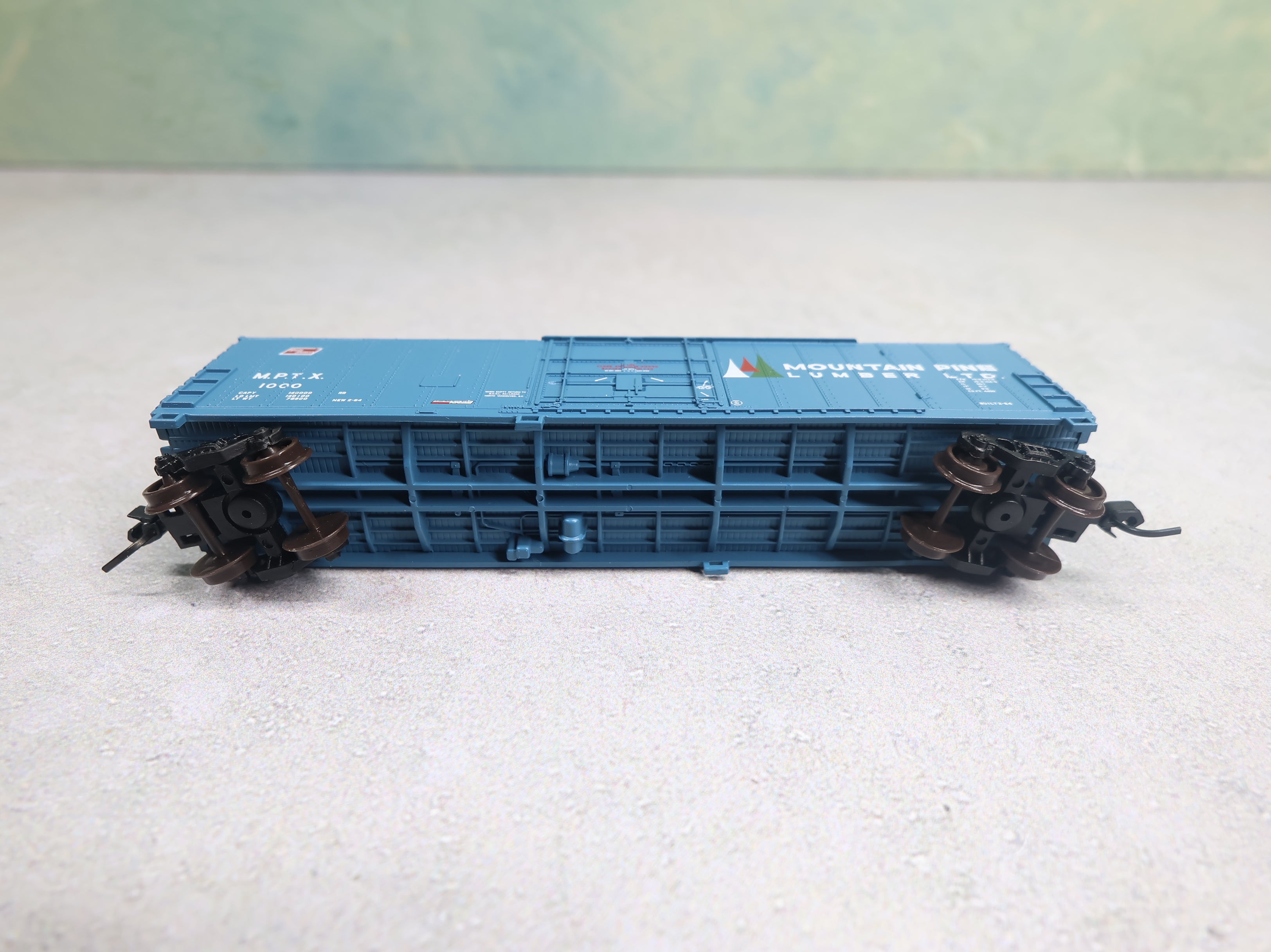 USED Atlas N Scale 50' Box Car Mountain Pine Lumber Co MPTX #1000