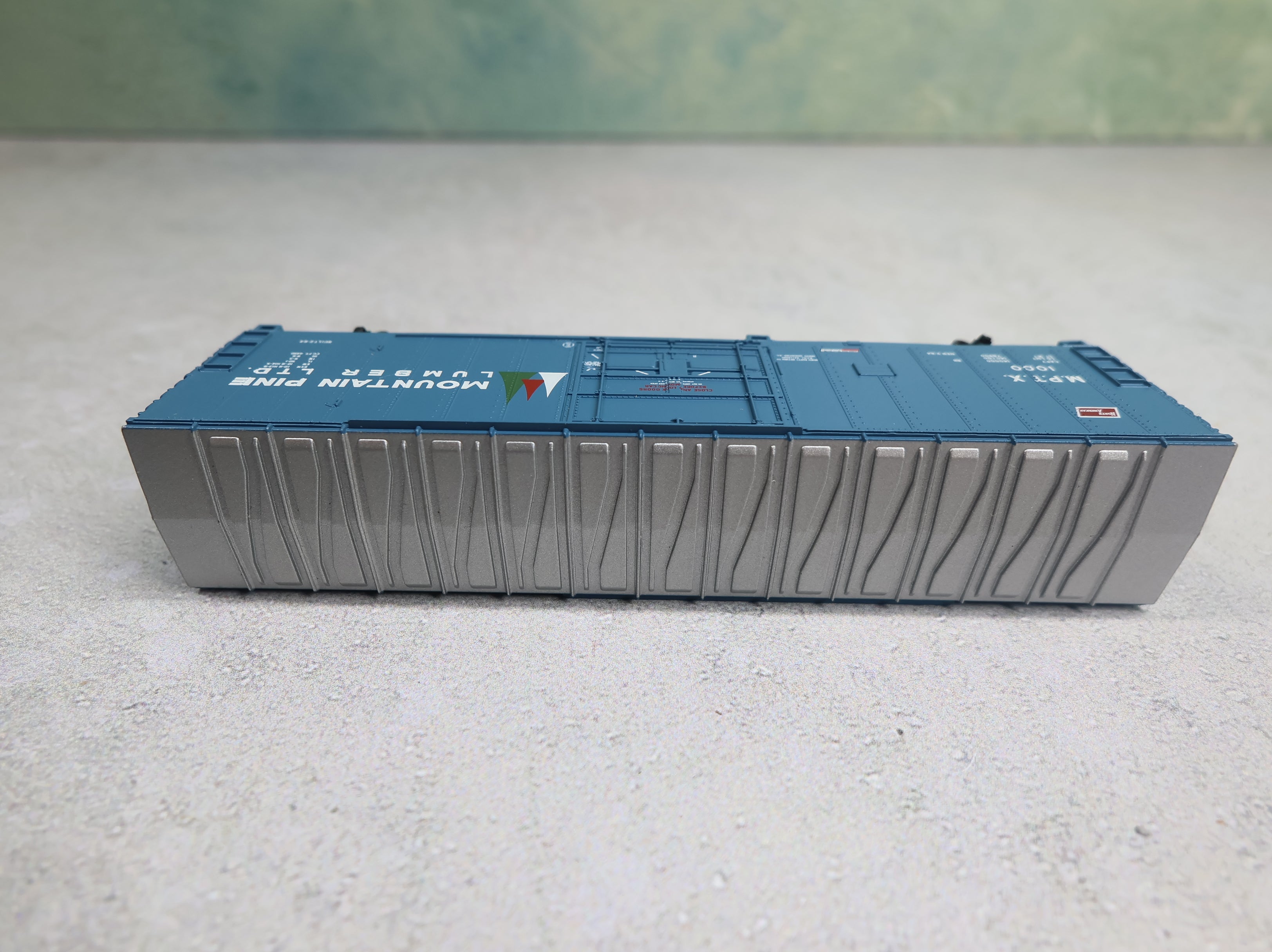 USED Atlas N Scale 50' Box Car Mountain Pine Lumber Co MPTX #1000