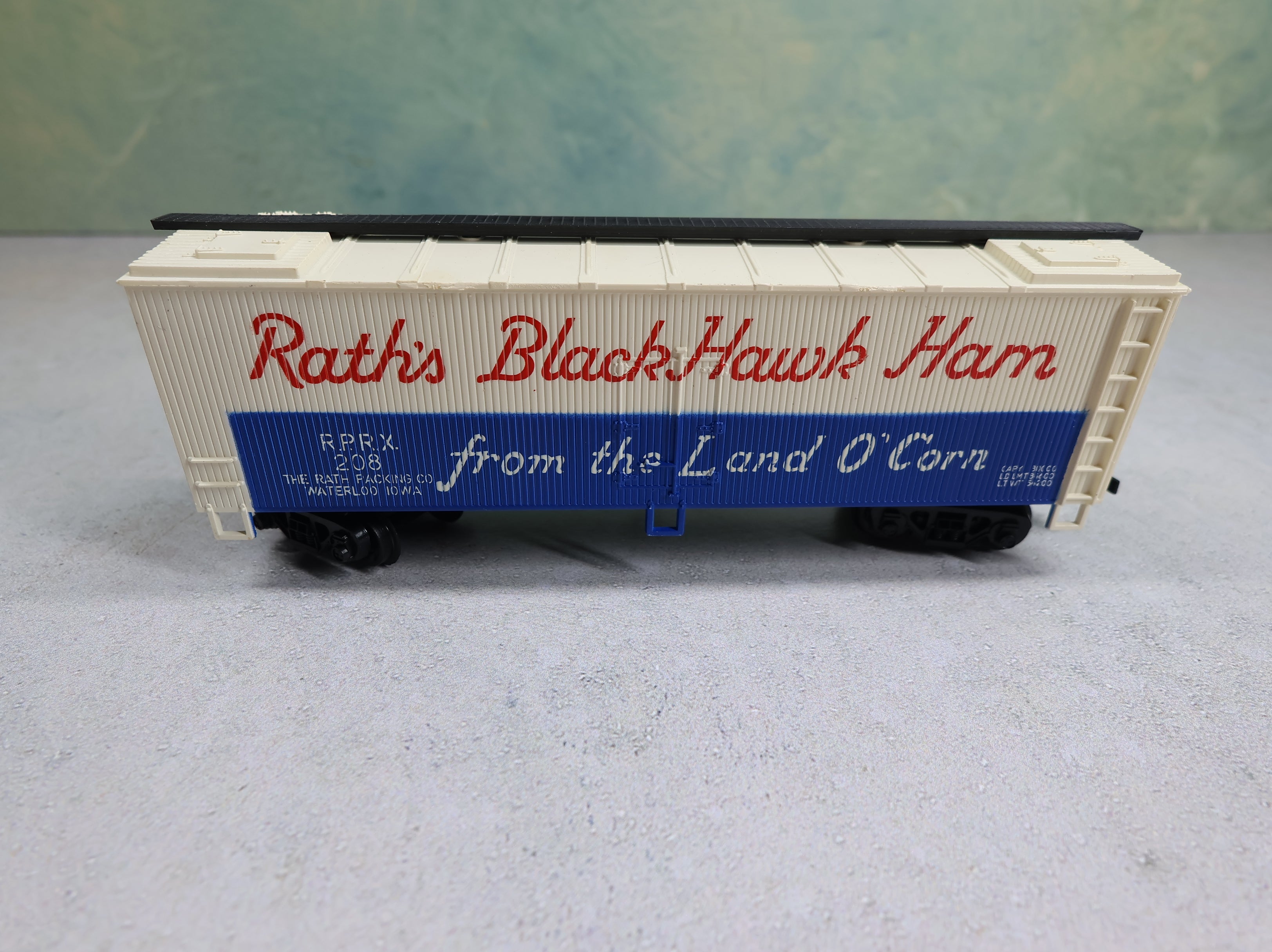 USED Mehano HO Scale 39' Wooden Reefer Box Car Rath Packing Black Hawk Ham