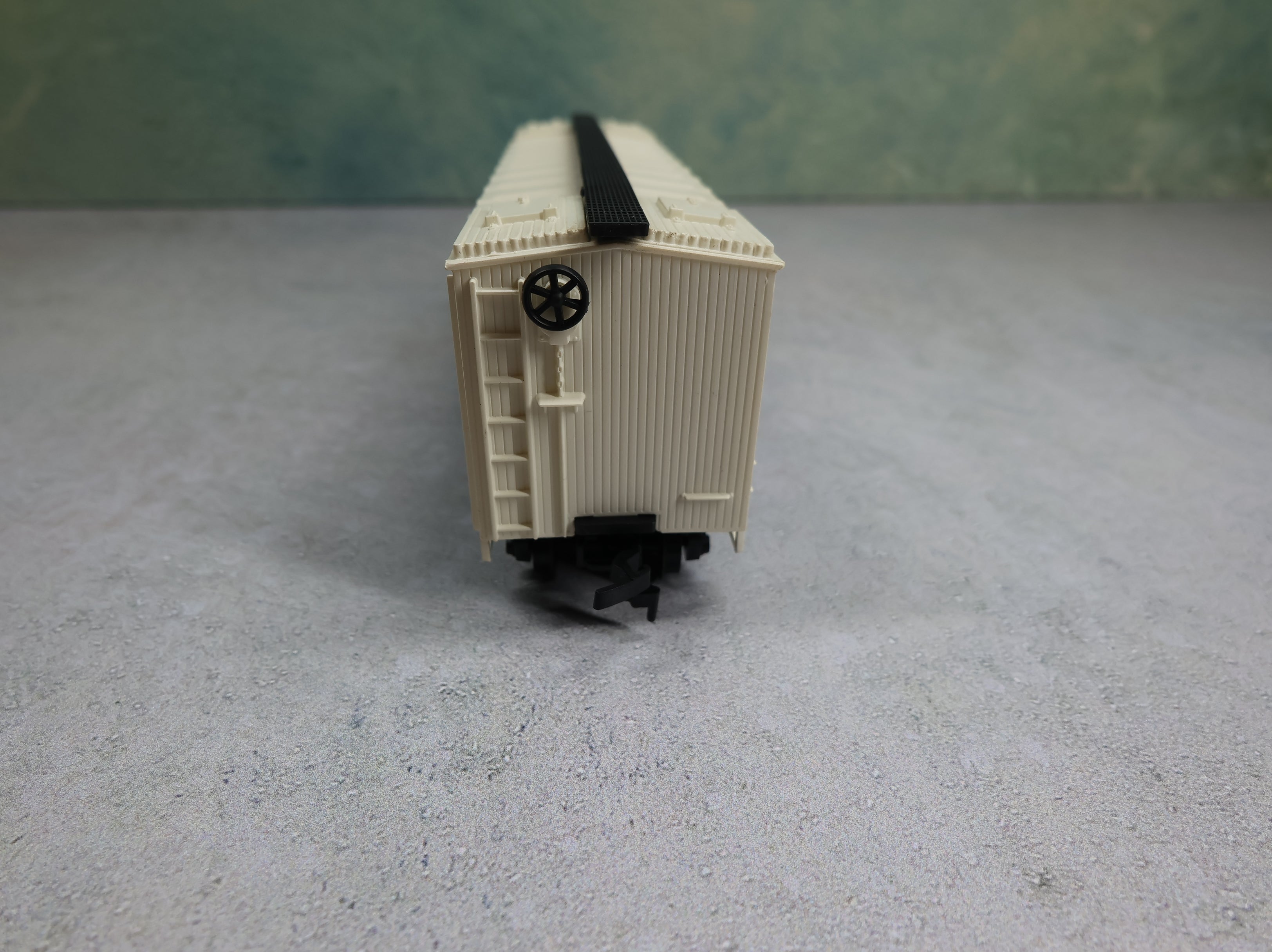 USED Mehano HO Scale 39' Wooden Reefer Box Car Rath Packing Black Hawk Ham