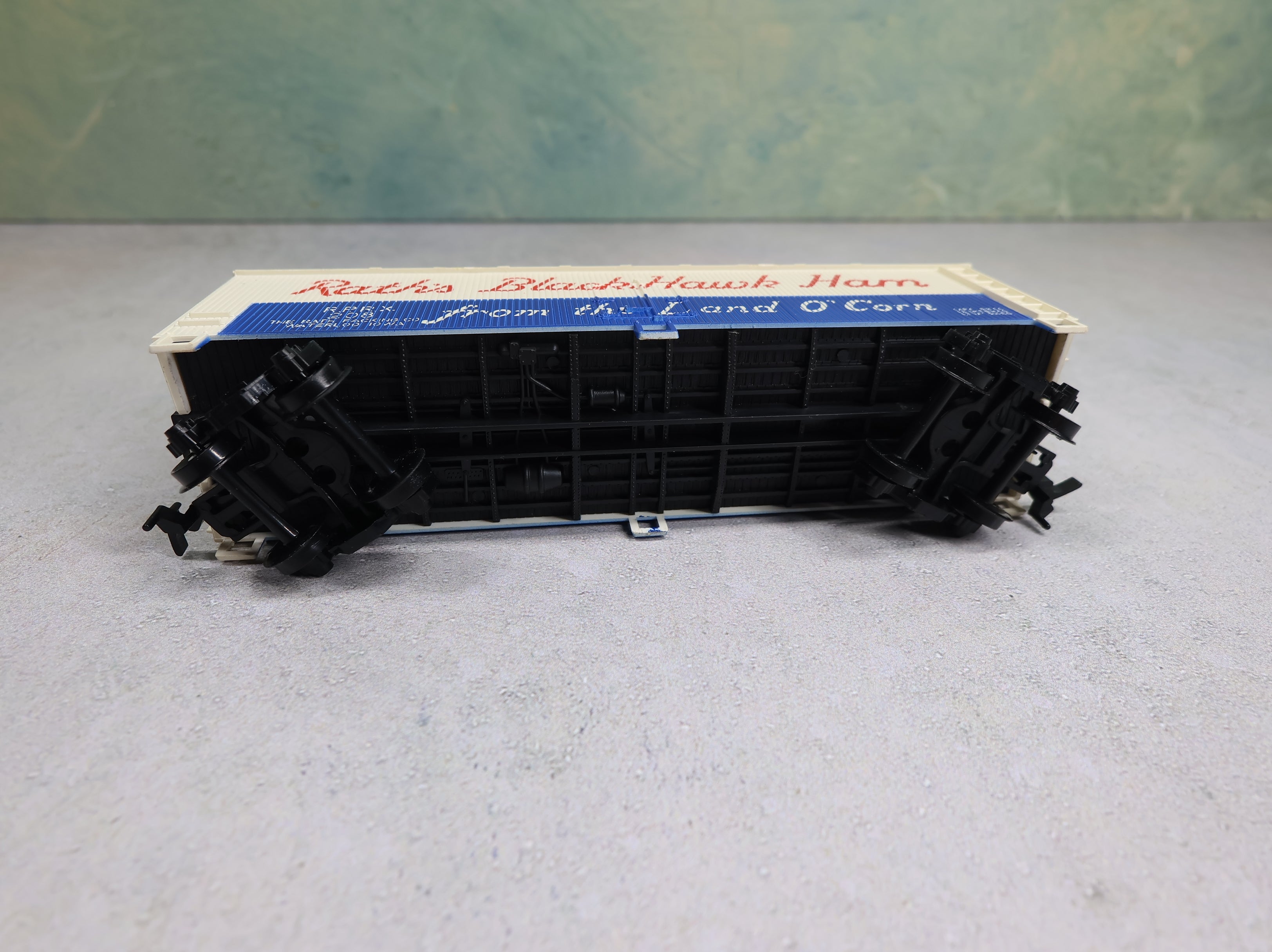 USED Mehano HO Scale 39' Wooden Reefer Box Car Rath Packing Black Hawk Ham