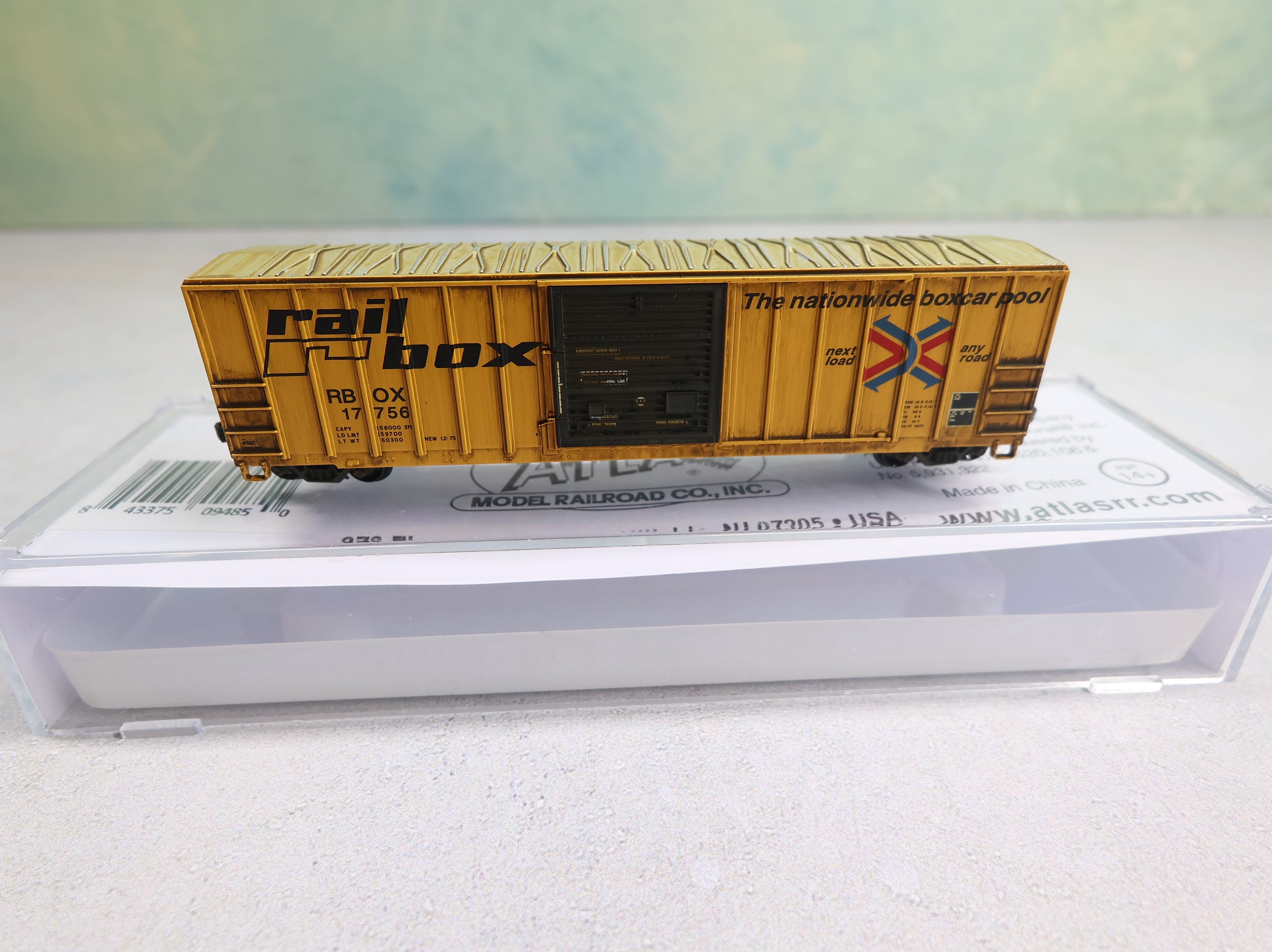 USED Atlas 50002414 N Scale FMC 5077 SD Box Car Railbox RBOX #17756 Weathered, Knuckle Couplers