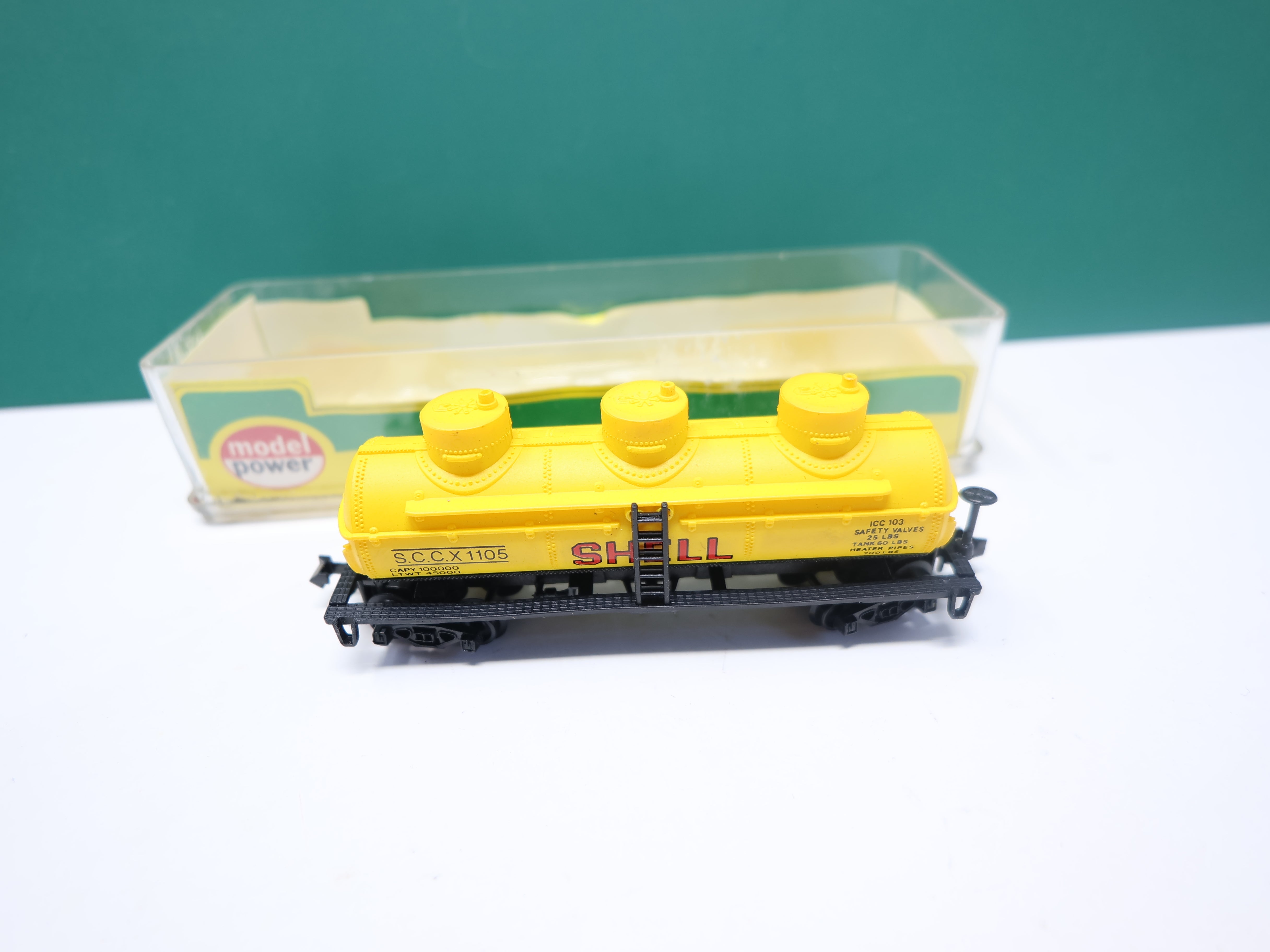 USED Model Power 3416 N Scale, Triple Dome Tank Car, Shell SCCX #1105