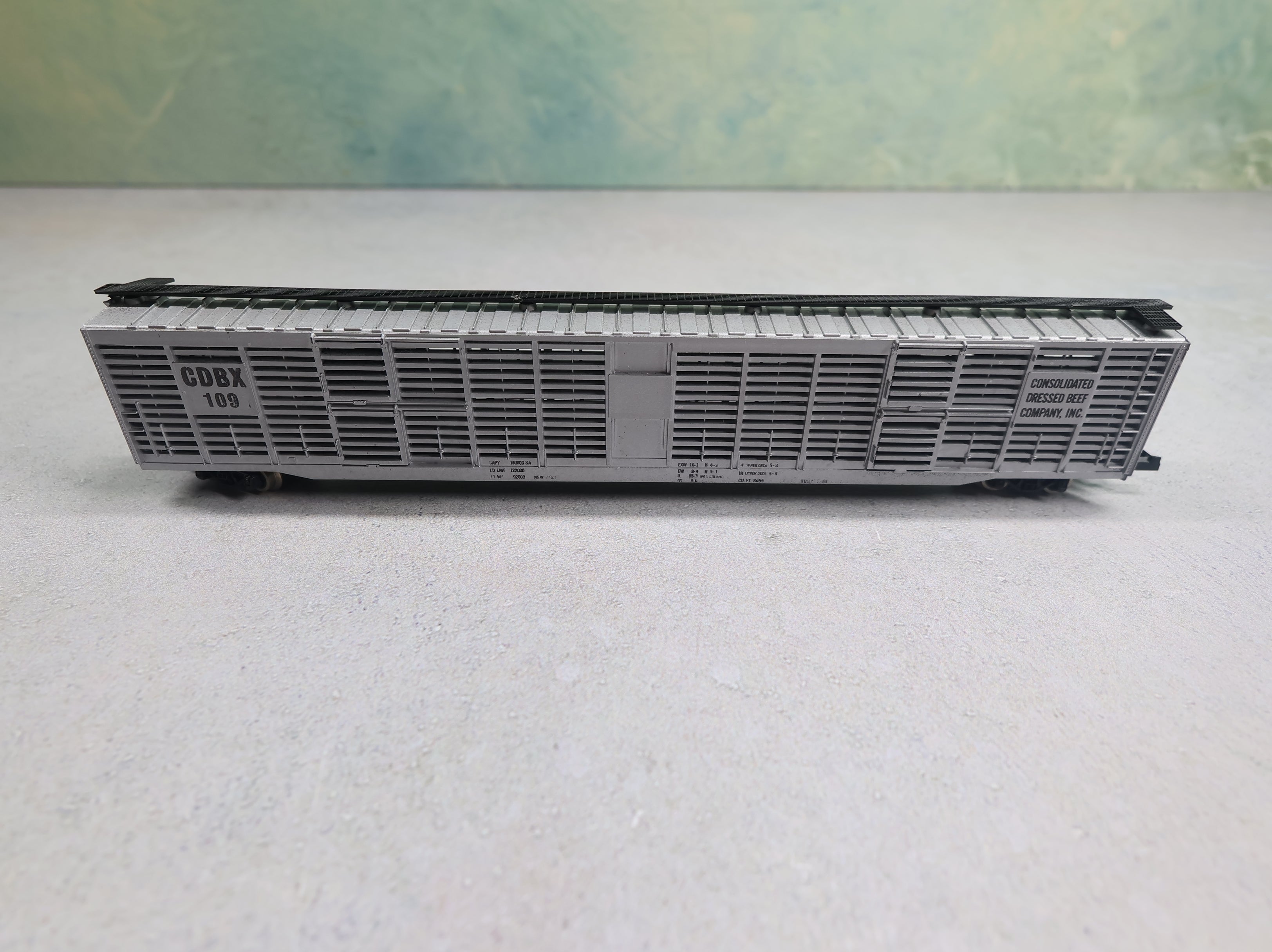 USED Atlas 3122 N Scale 85' Hi-Cube Cattle Stock Car CDBX #109 Consolidated Dressed Beef Co.