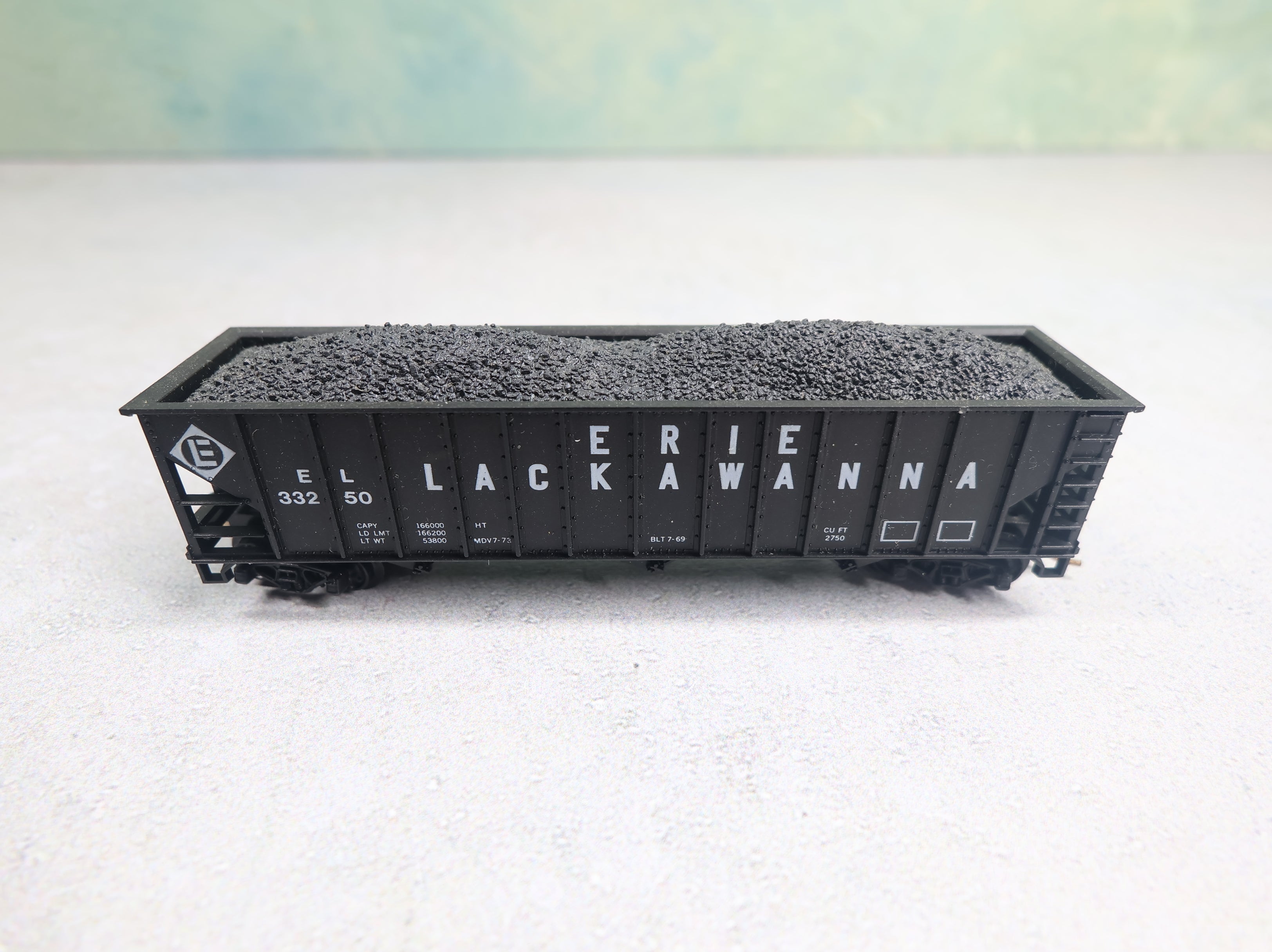 USED Atlas N Scale 100 Ton 3 Bay Hopper Erie Lackawanna EL #33250 w/ Coal, Knuckle Couplers