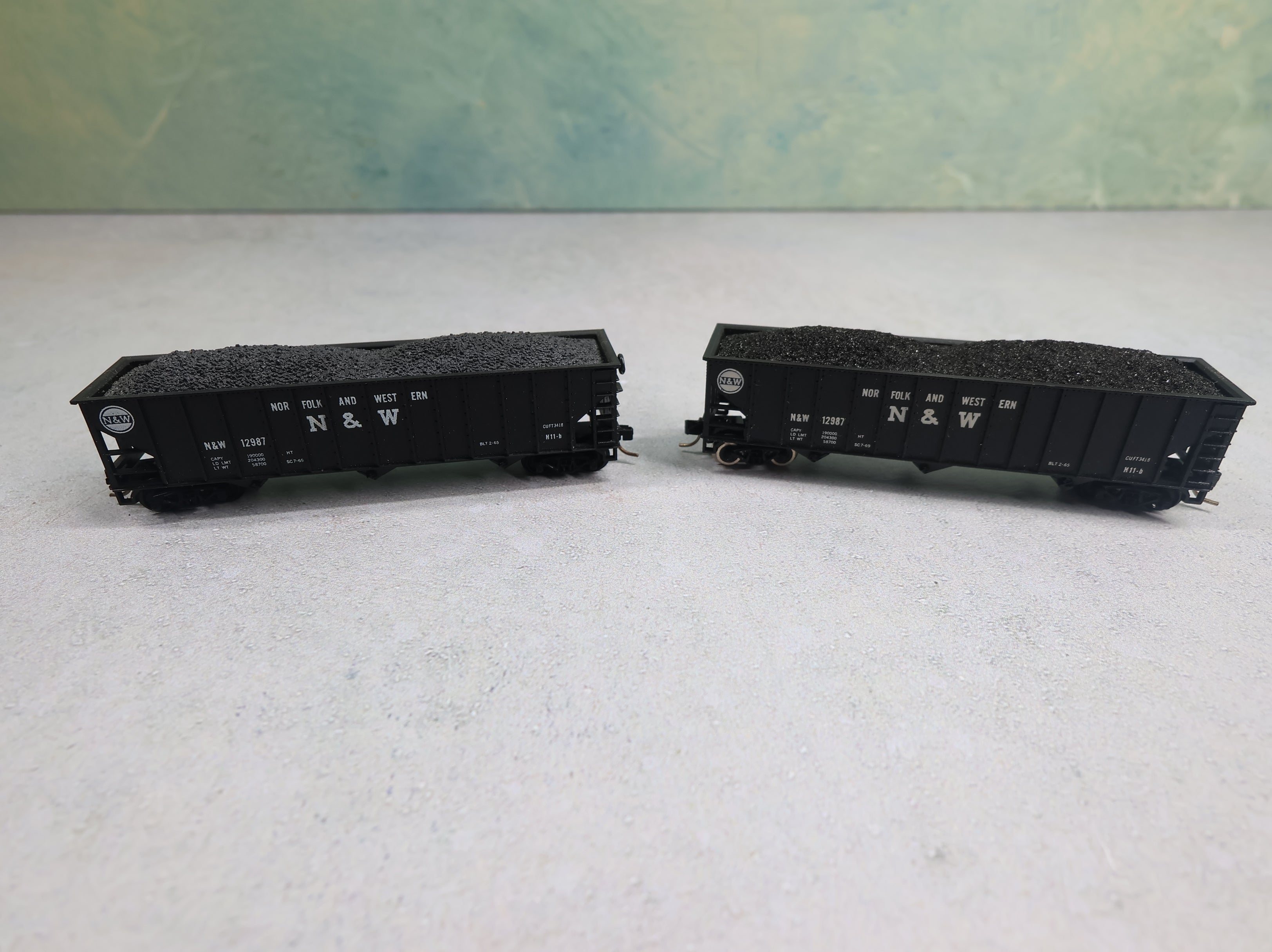 USED Atlas N Scale 100 Ton 3 Bay Hopper Norfolk and Western N&W #12987 w/ Coal, Knuckle Couplers (2 pcs)