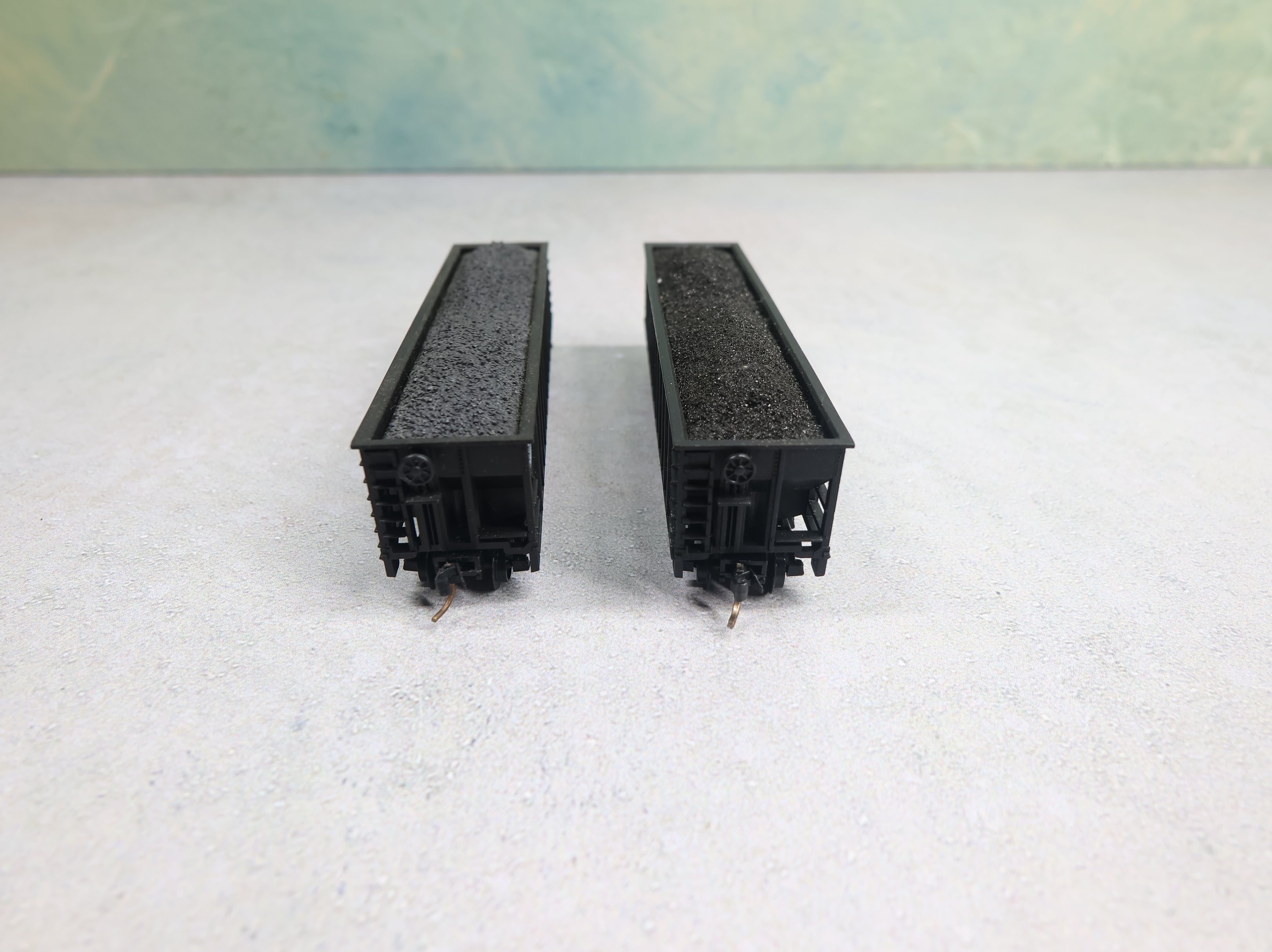 USED Atlas N Scale 100 Ton 3 Bay Hopper Norfolk and Western N&W #12987 w/ Coal, Knuckle Couplers (2 pcs)