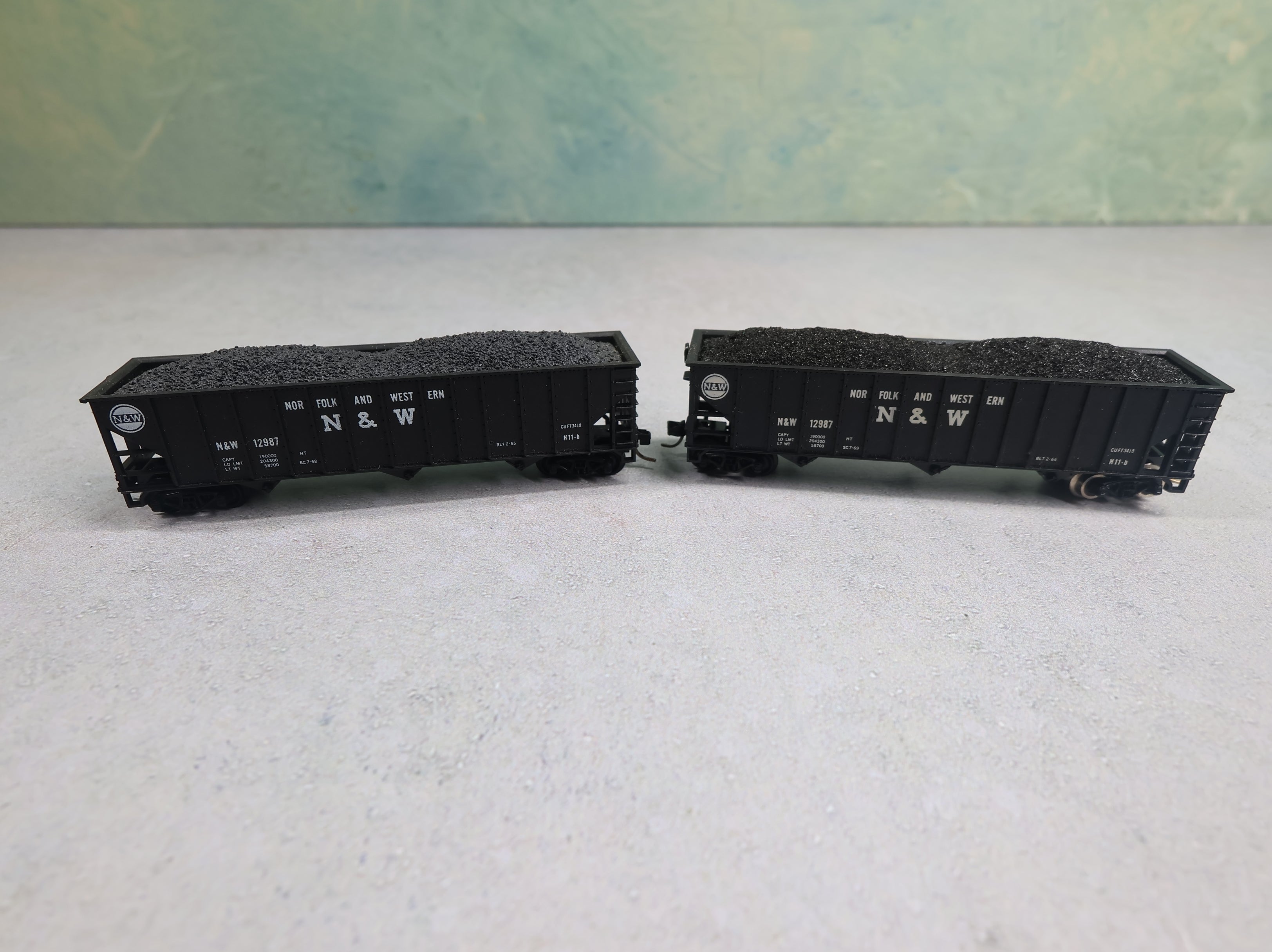 USED Atlas N Scale 100 Ton 3 Bay Hopper Norfolk and Western N&W #12987 w/ Coal, Knuckle Couplers (2 pcs)