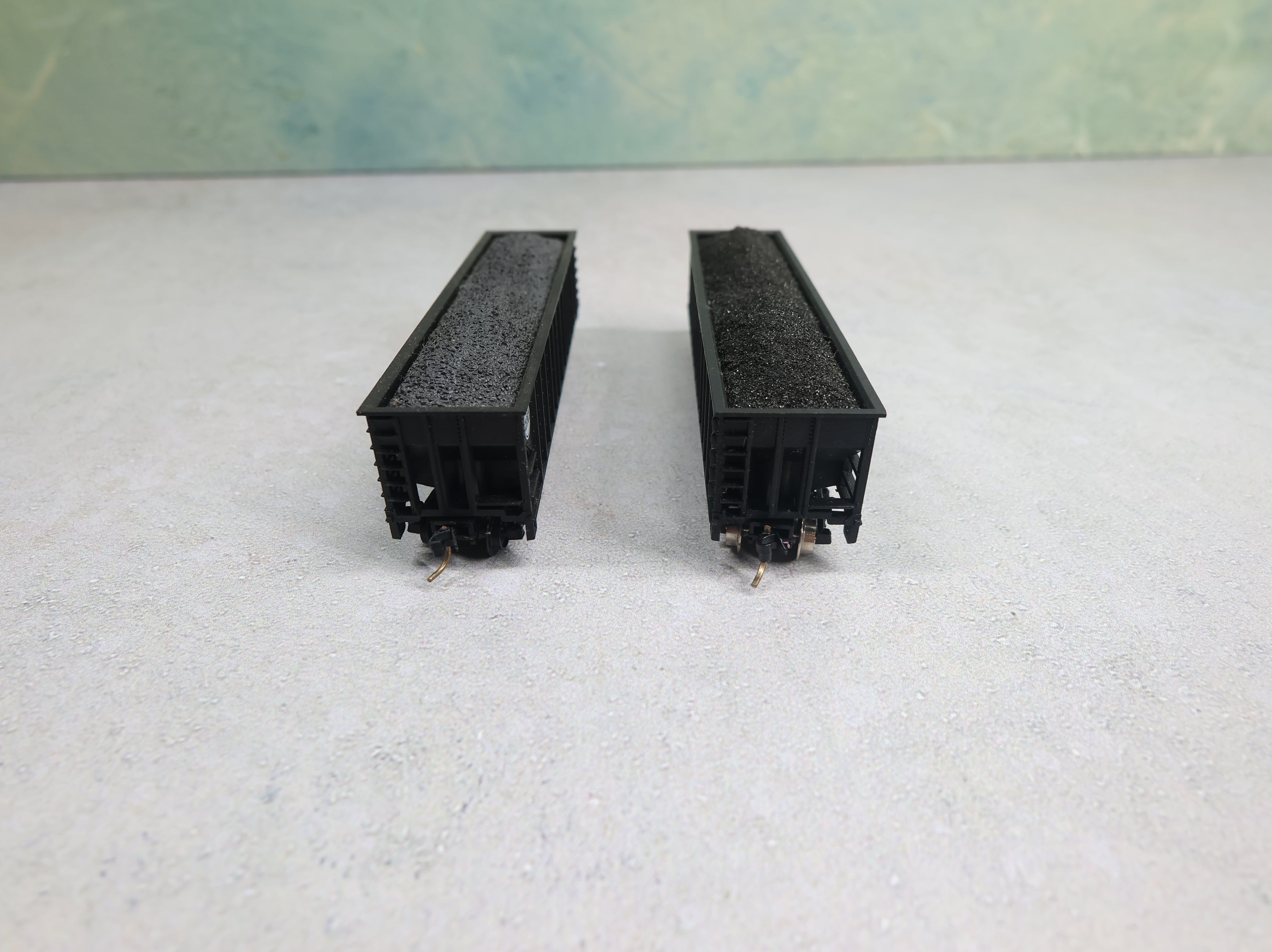 USED Atlas N Scale 100 Ton 3 Bay Hopper Norfolk and Western N&W #12987 w/ Coal, Knuckle Couplers (2 pcs)