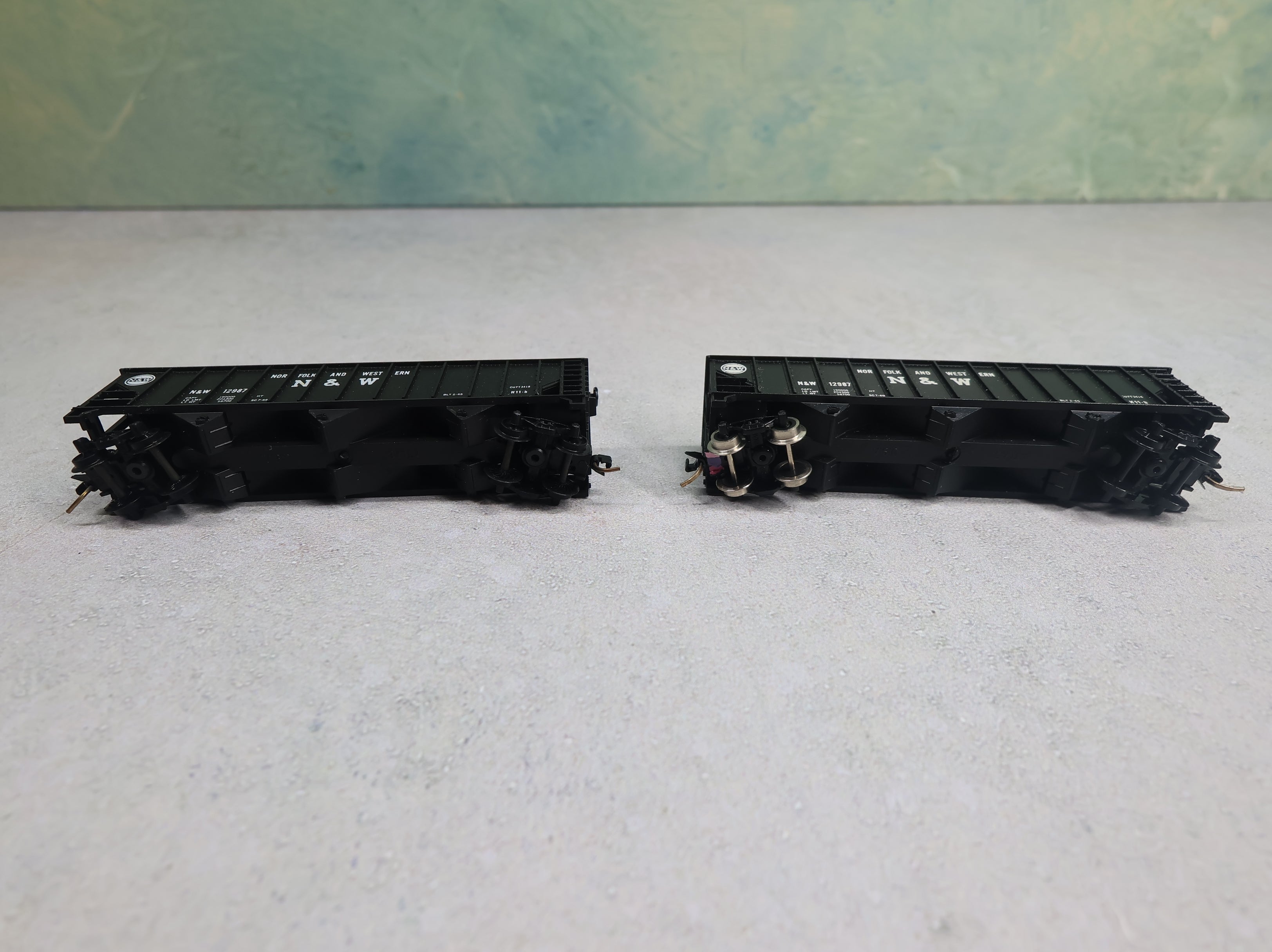 USED Atlas N Scale 100 Ton 3 Bay Hopper Norfolk and Western N&W #12987 w/ Coal, Knuckle Couplers (2 pcs)