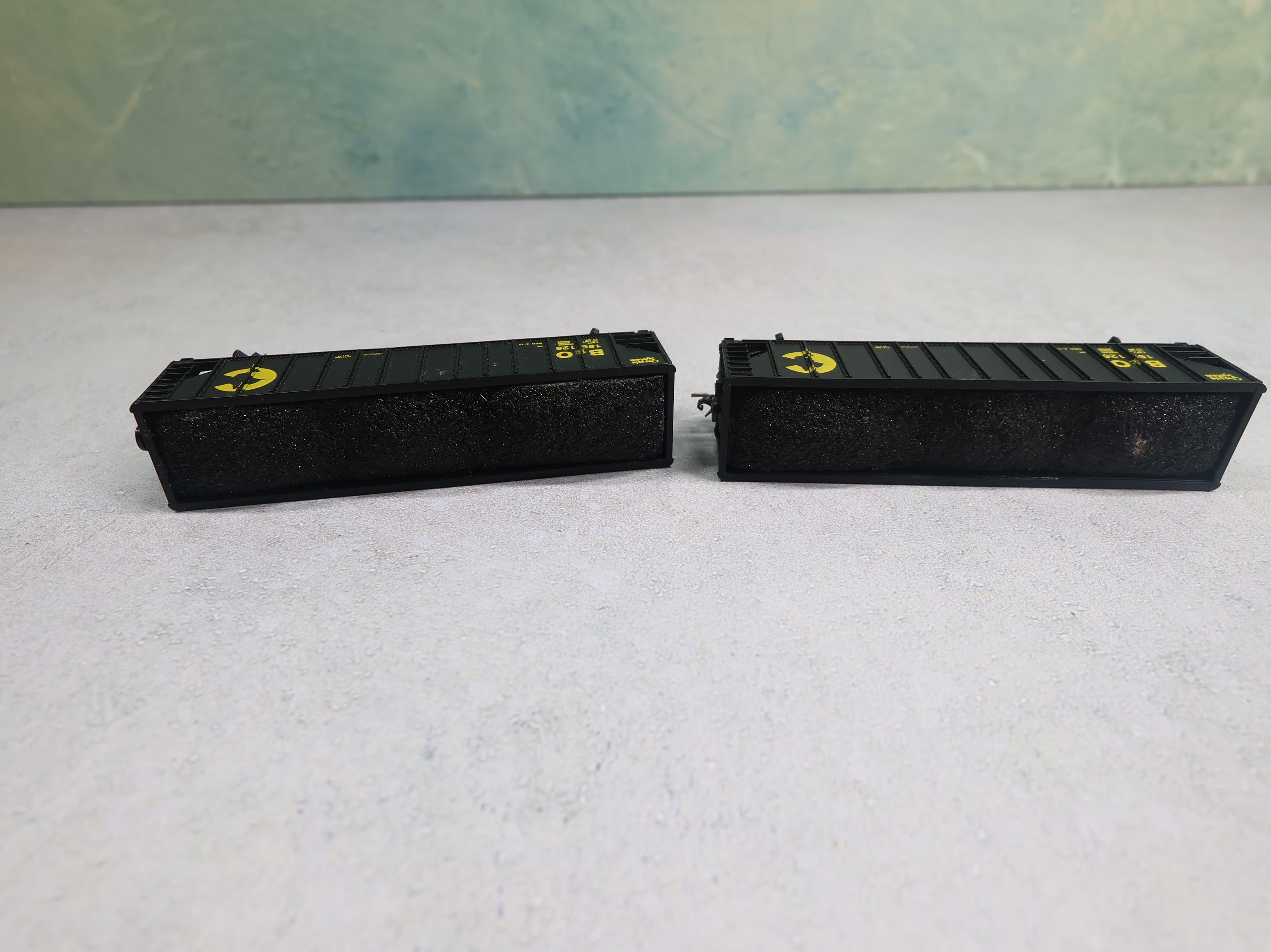 USED Life-Like N Scale 100 Ton 3 Bay Hopper Chessie System B&O #189126 w/ Coal, Knuckle Couplers (2 pcs)