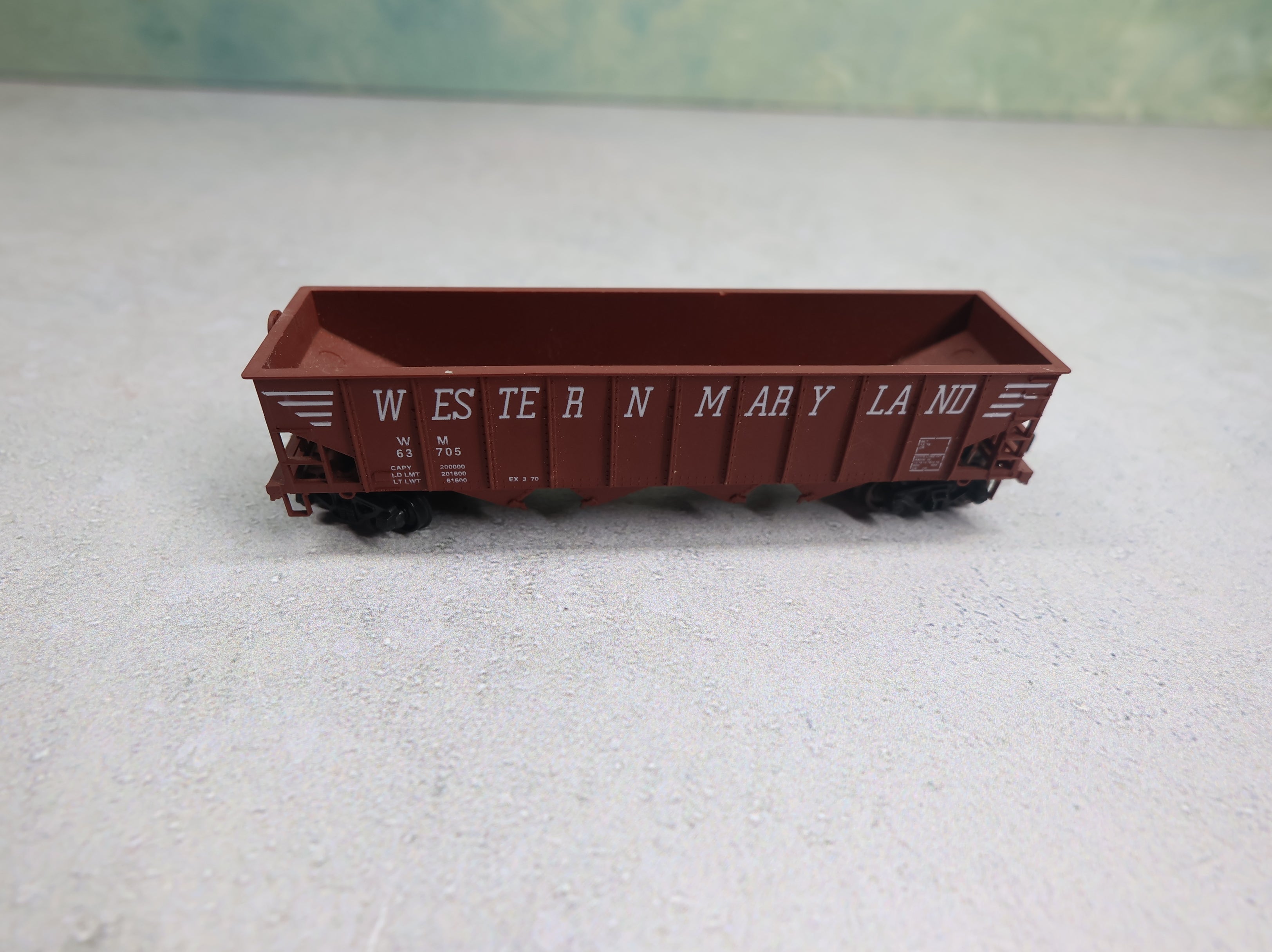 USED Bowser N Scale Quad Hopper Western Maryland WM #63705 Knuckle Couplers