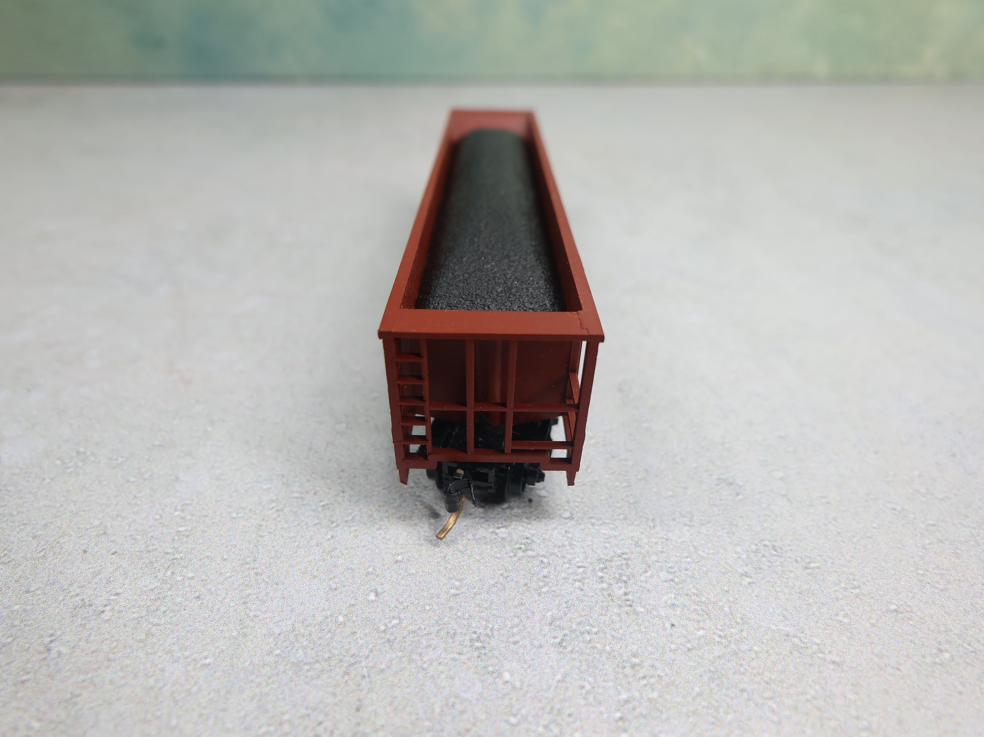 USED Unimate N Scale 5 Bay Hopper Santa Fe ATSF #85850 w/ Coal, Knuckle Couplers