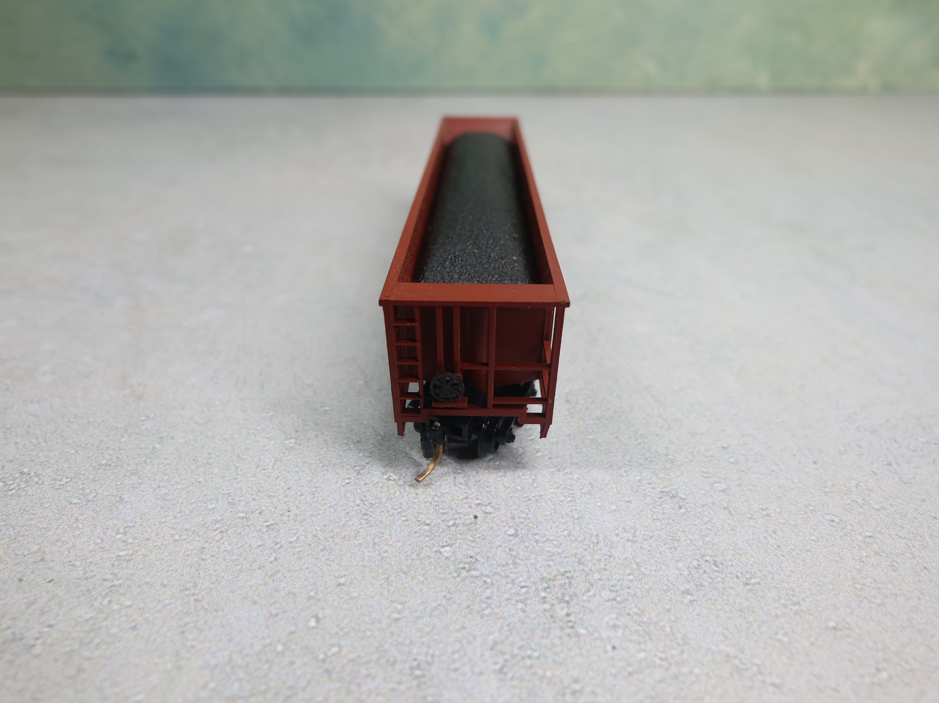 USED Unimate N Scale 5 Bay Hopper Santa Fe ATSF #85850 w/ Coal, Knuckle Couplers