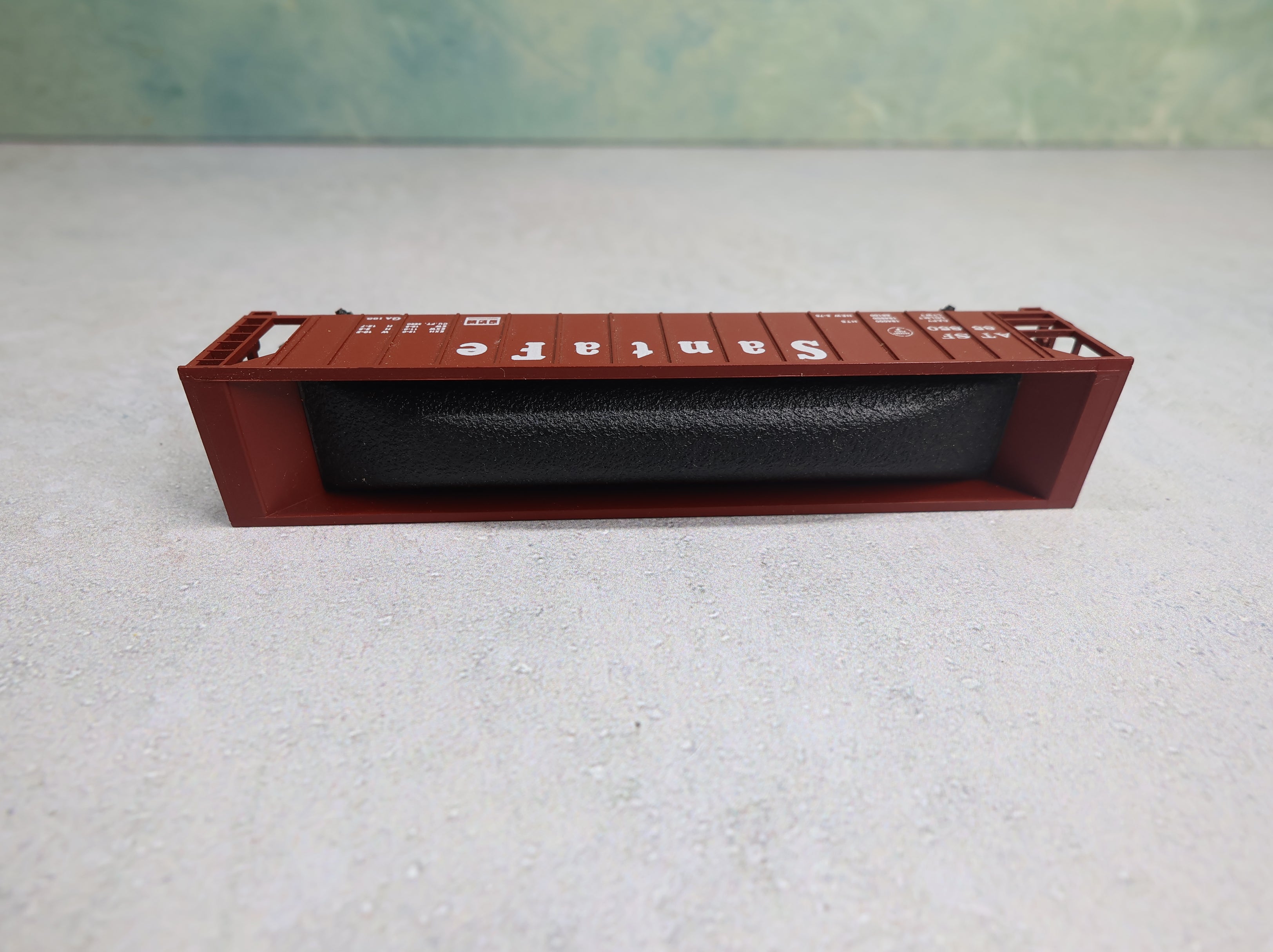 USED Unimate N Scale 5 Bay Hopper Santa Fe ATSF #85850 w/ Coal, Knuckle Couplers