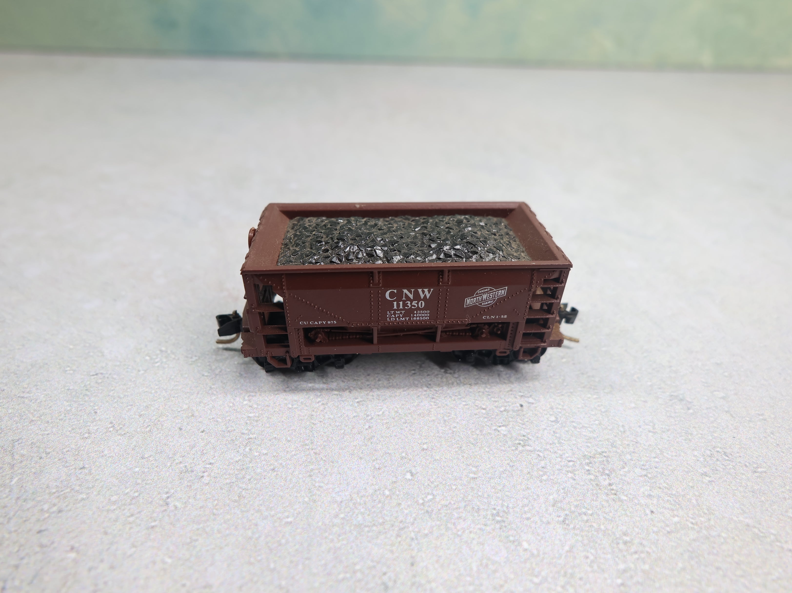 USED Atlas N Scale Ore Car Chicago & North Western CNW #11350 w/ Load, Knuckle Couplers