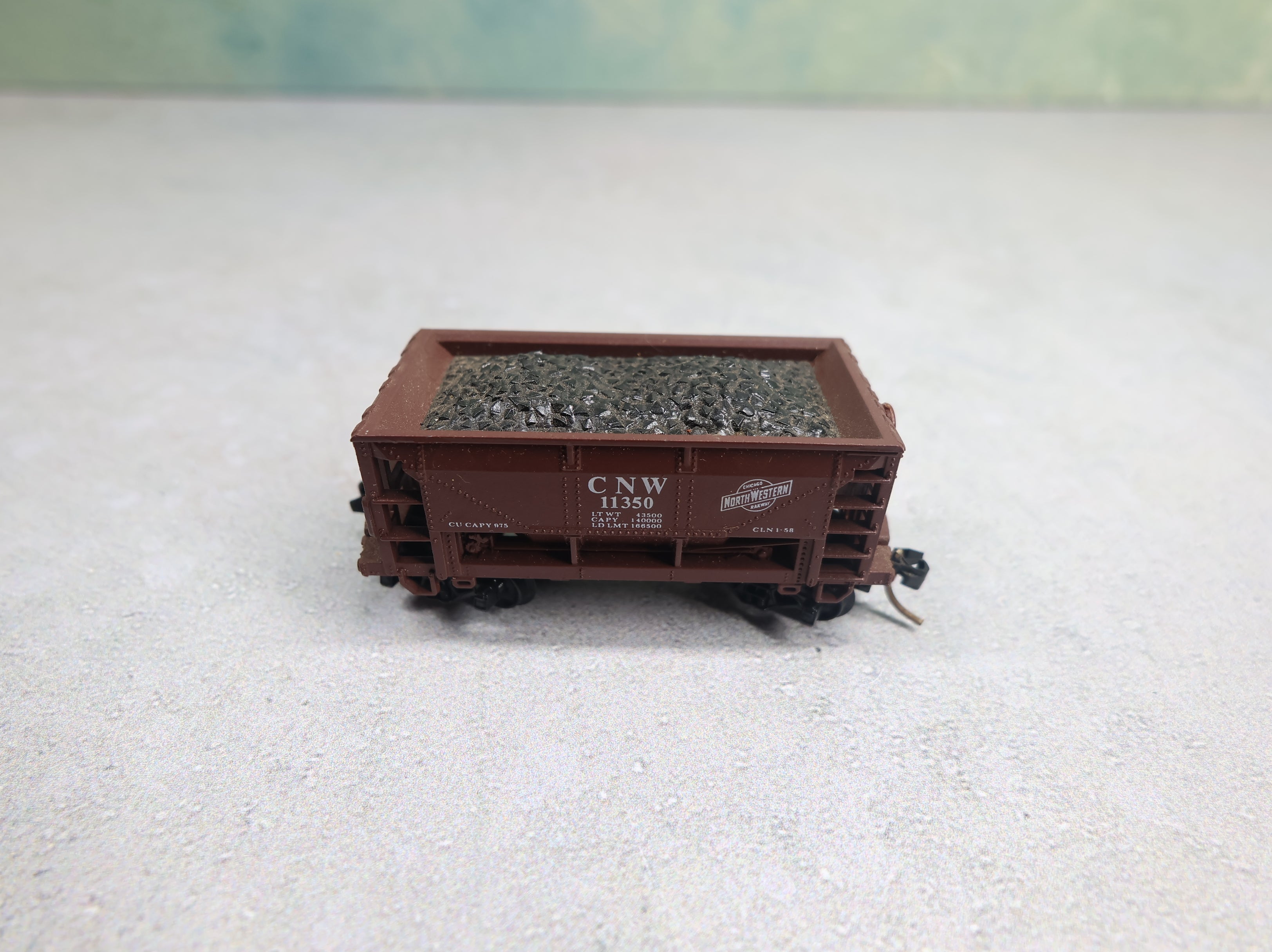 USED Atlas N Scale Ore Car Chicago & North Western CNW #11350 w/ Load, Knuckle Couplers