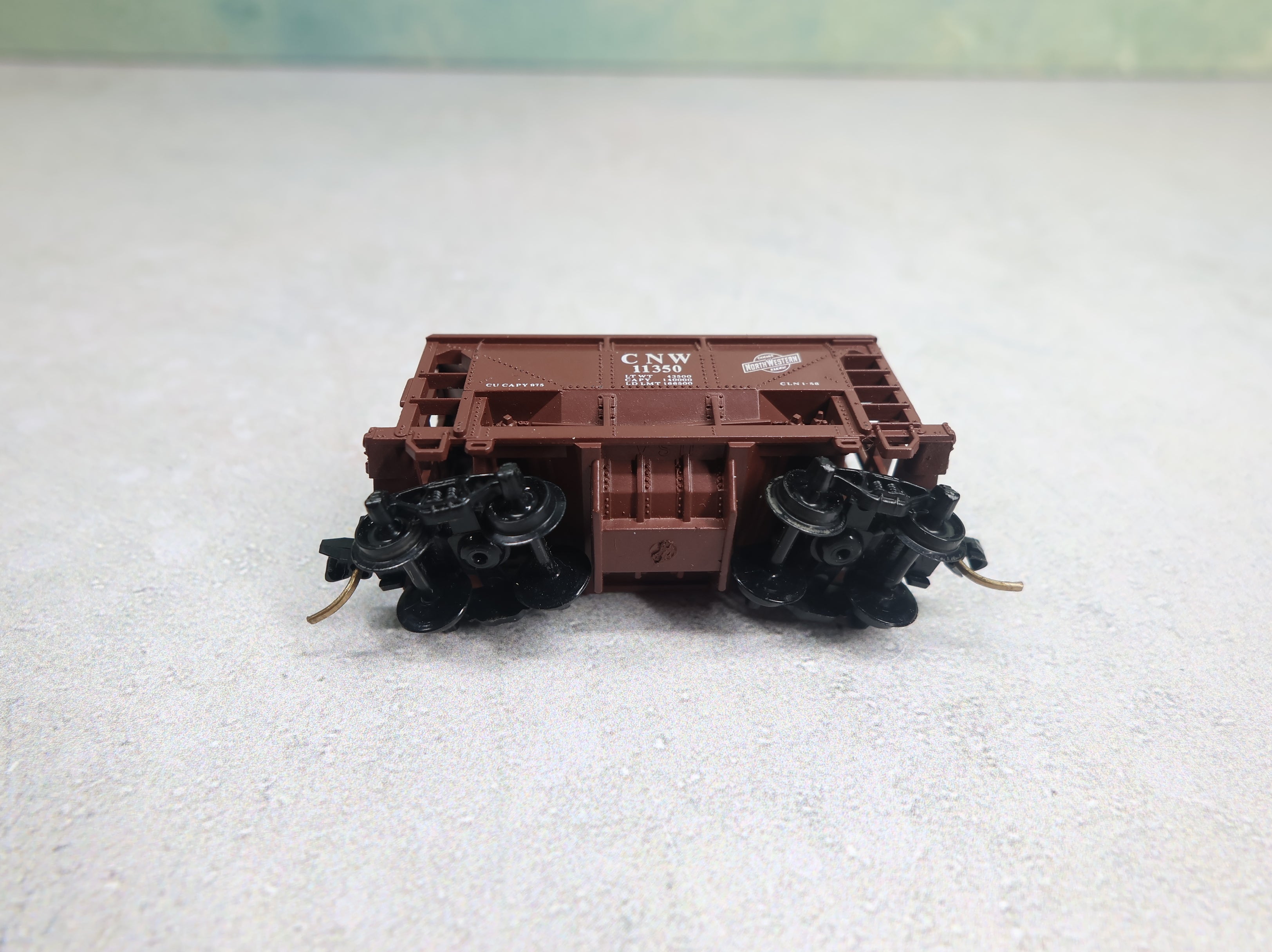 USED Atlas N Scale Ore Car Chicago & North Western CNW #11350 w/ Load, Knuckle Couplers