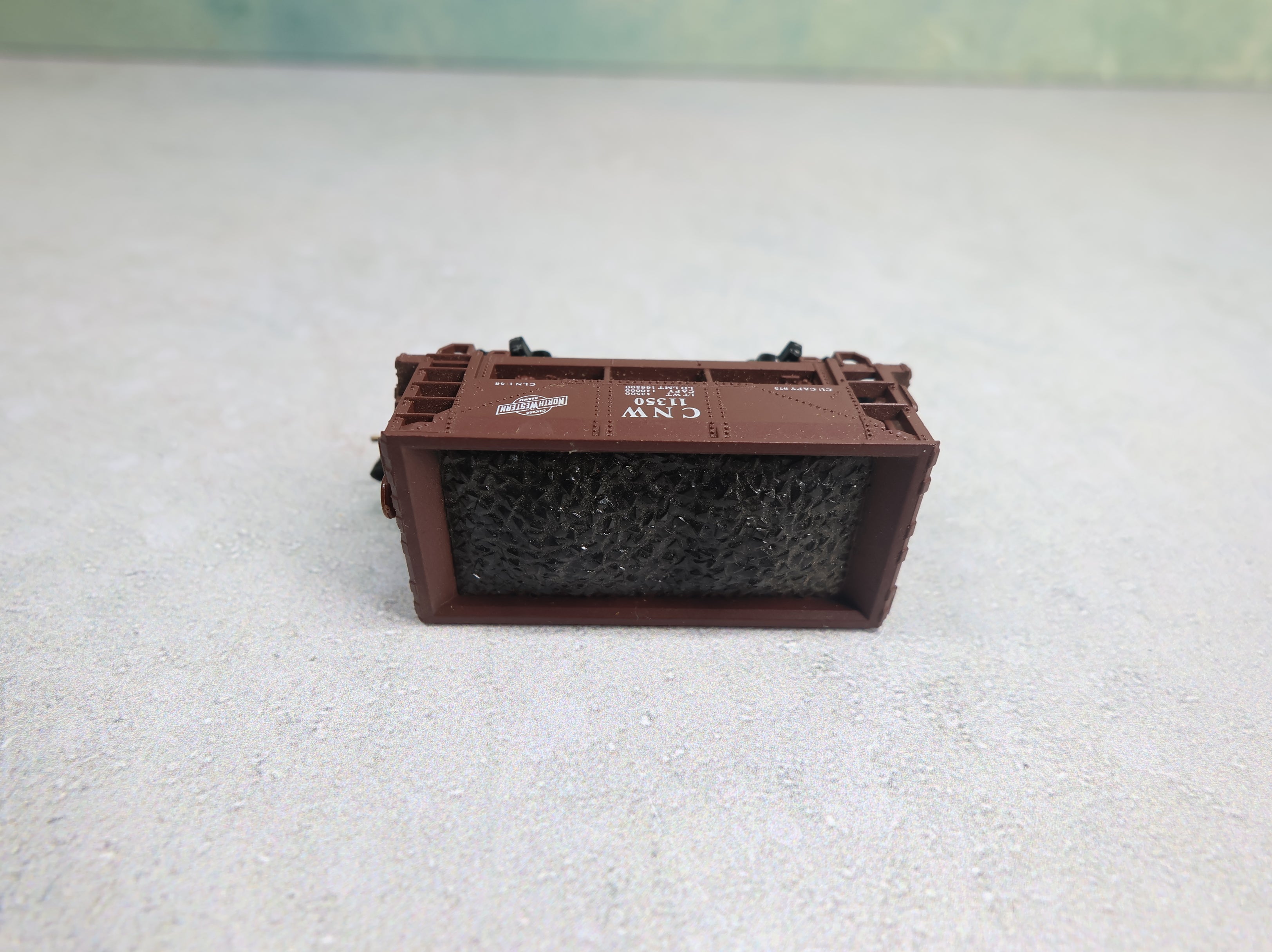 USED Atlas N Scale Ore Car Chicago & North Western CNW #11350 w/ Load, Knuckle Couplers