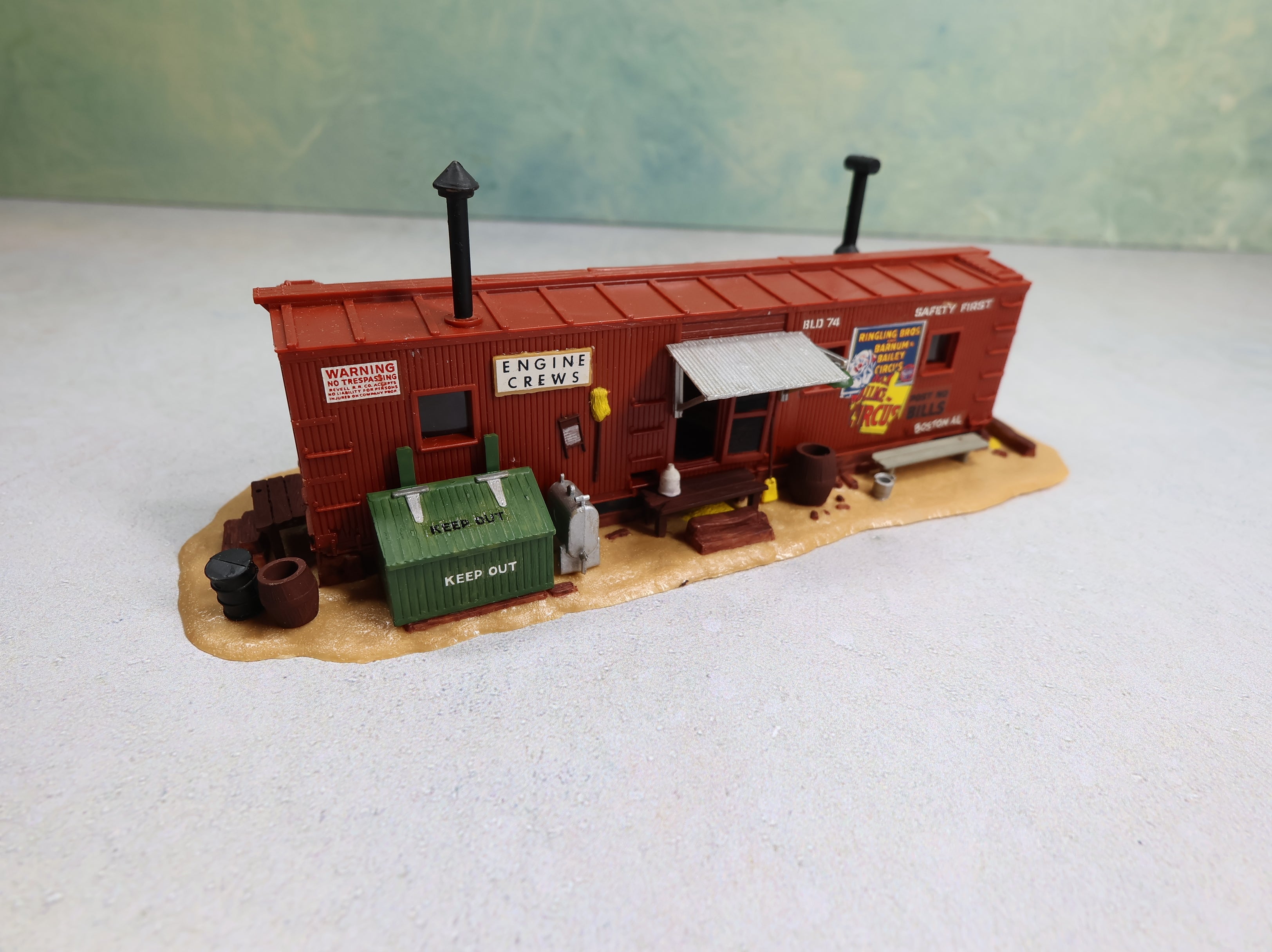 USED REVELL HO Scale Engine Crew Shanty Building