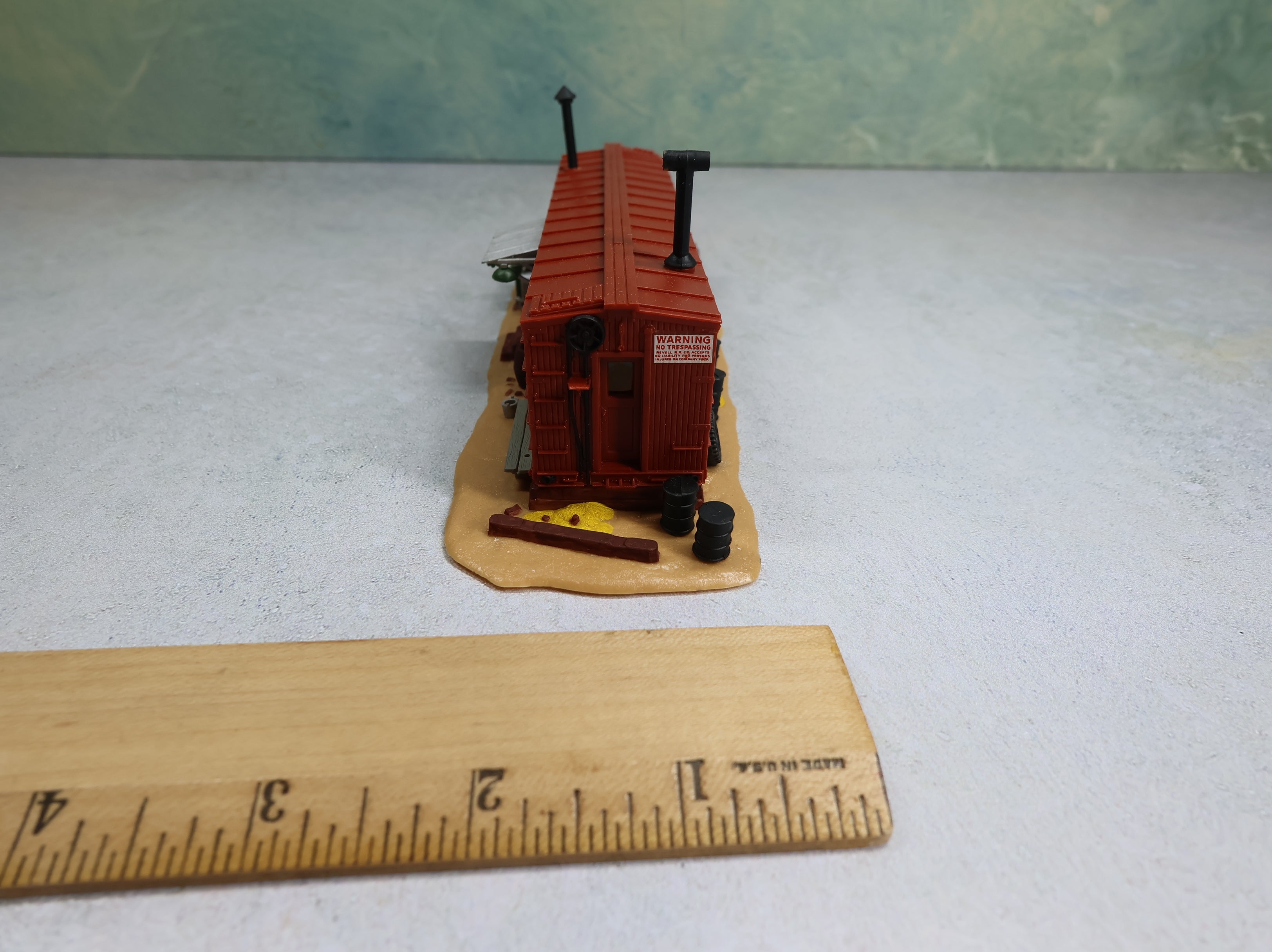 USED REVELL HO Scale Engine Crew Shanty Building