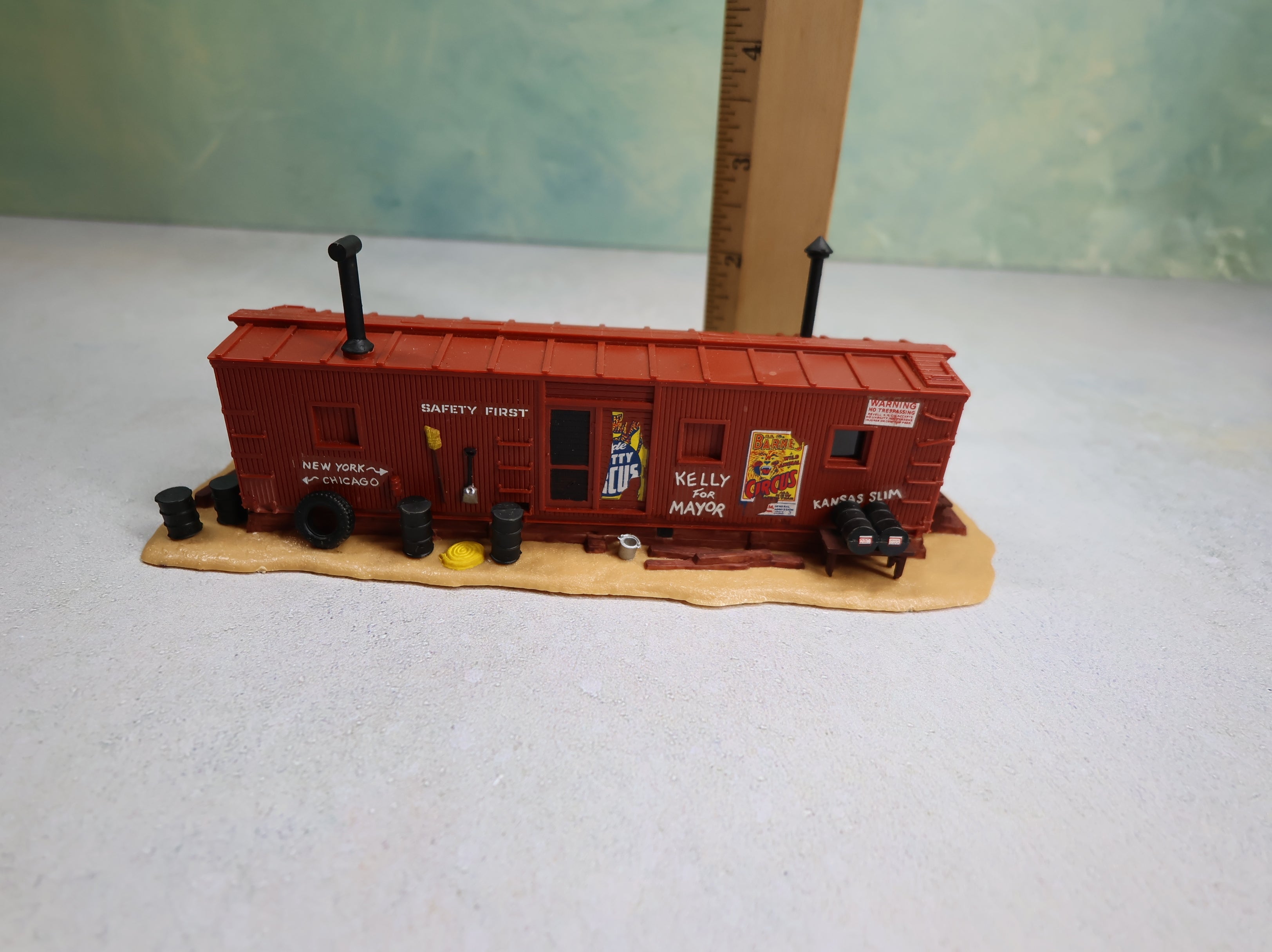 USED REVELL HO Scale Engine Crew Shanty Building