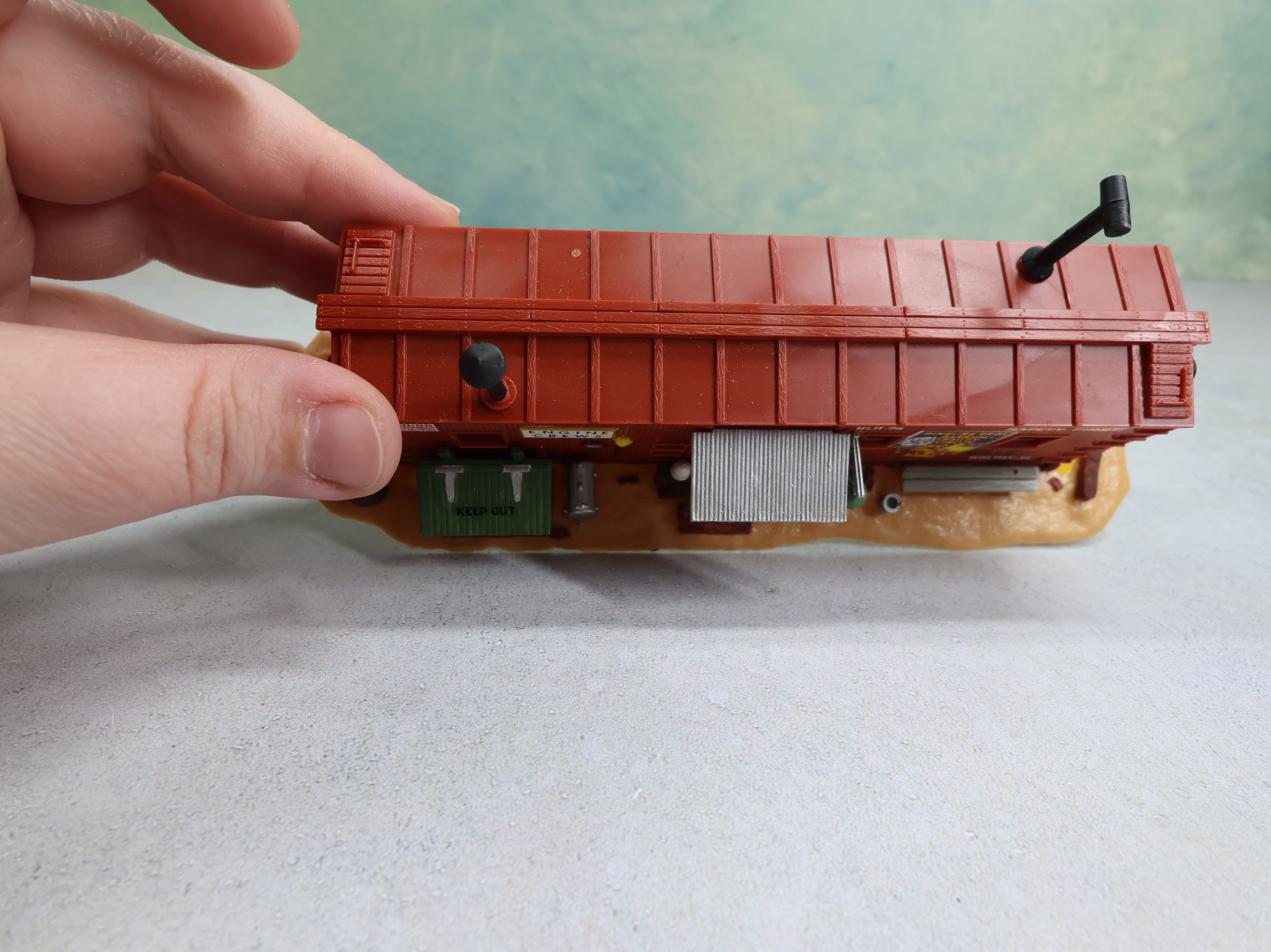 USED REVELL HO Scale Engine Crew Shanty Building