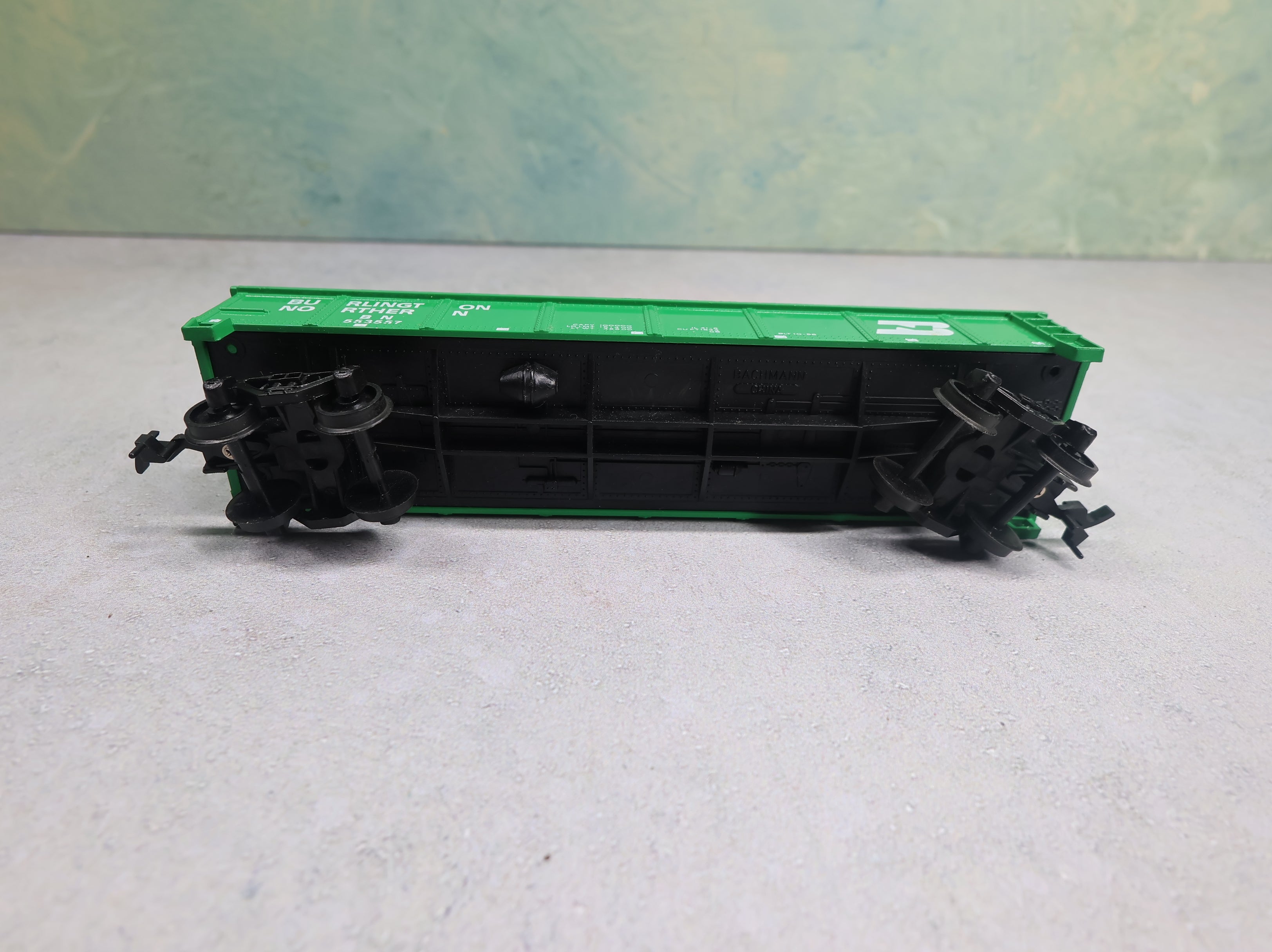 USED Bachmann HO Scale 40' Gondola Burlington Northern BN #553557