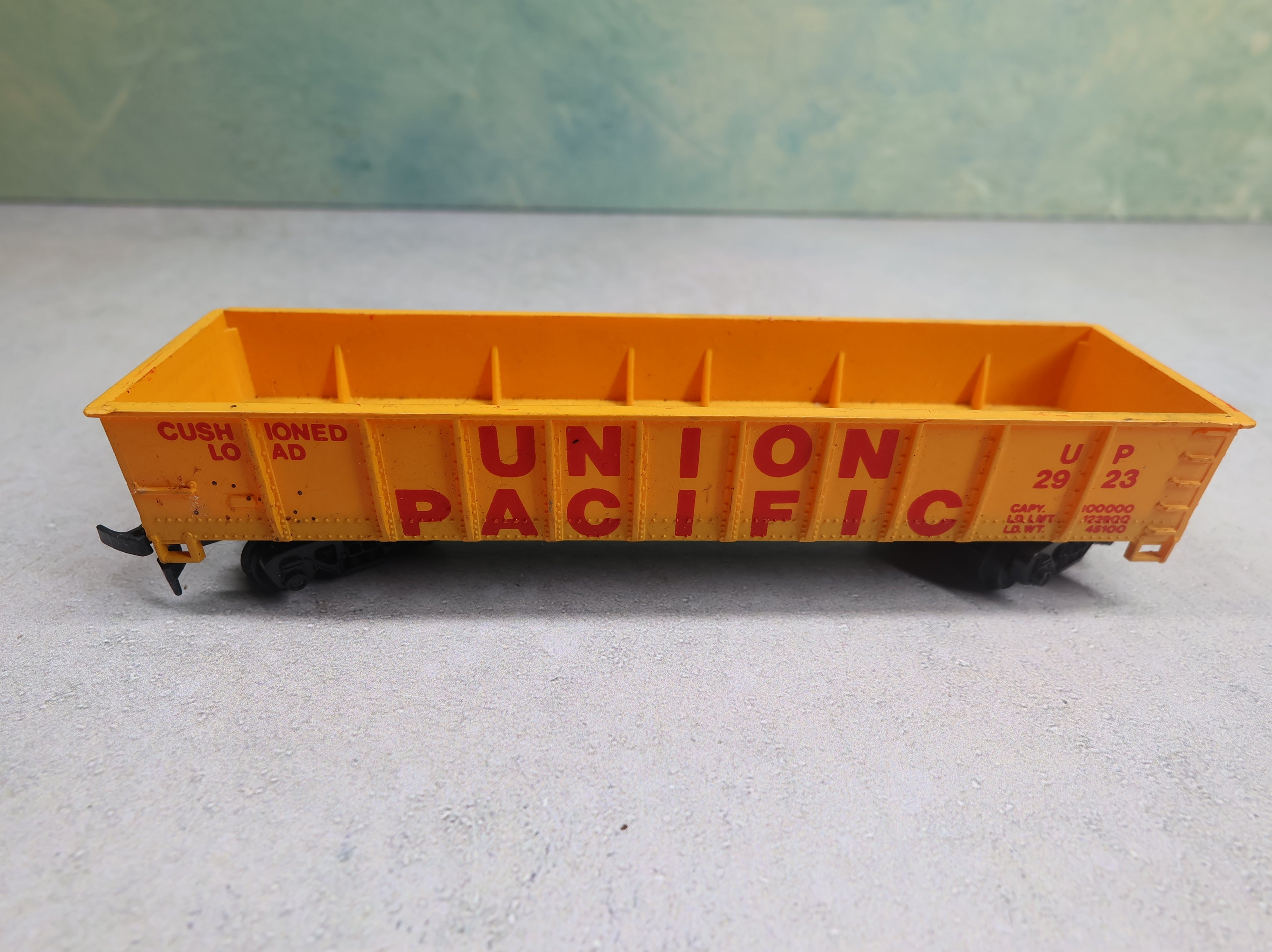 USED HO Scale 40' Gondola Union Pacific UP #2923