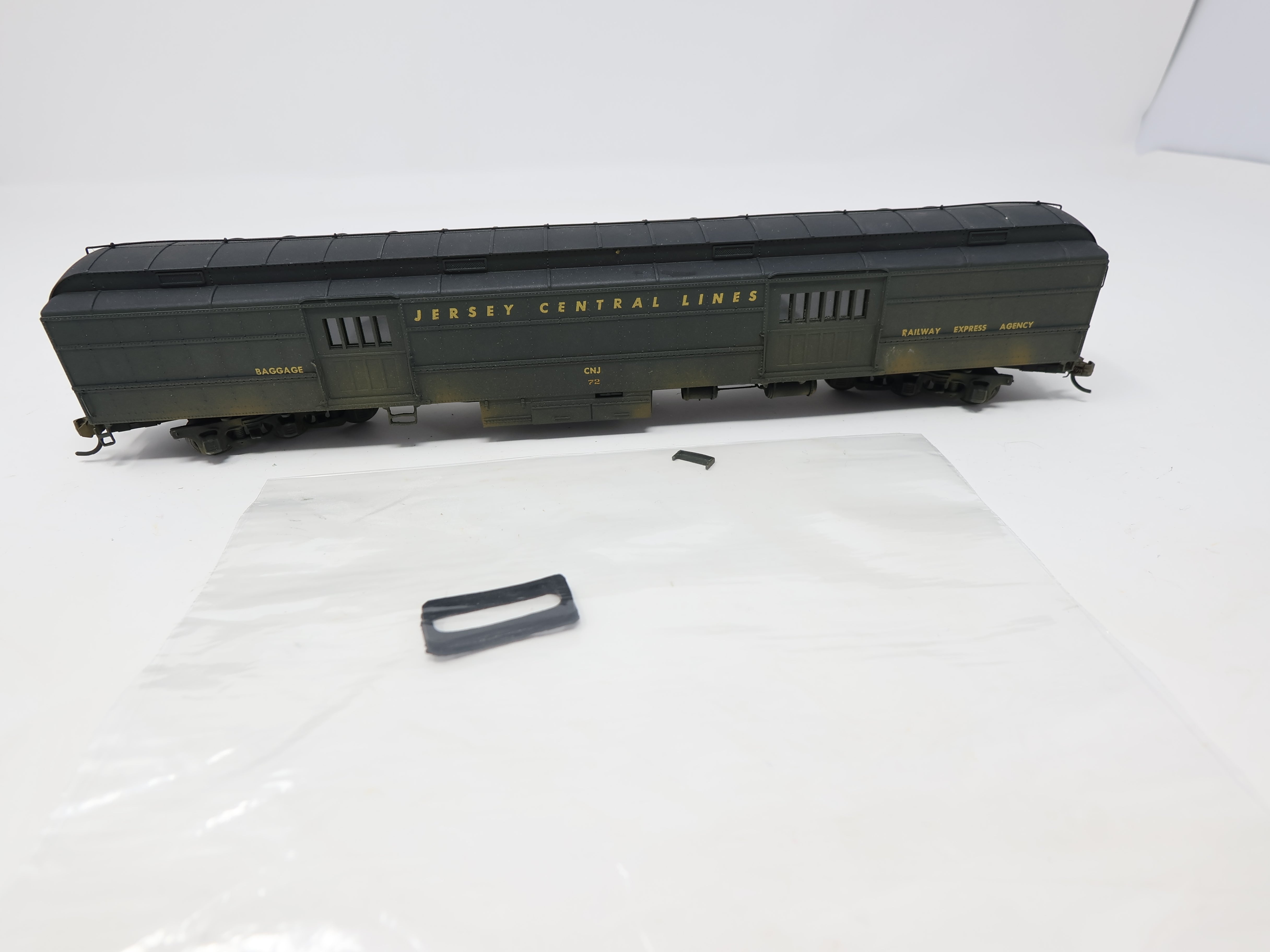 USED Athearn HO Scale, Weathered Bagggae Car Railway Express Agency, Central Railroad of New Jersey CNJ #72