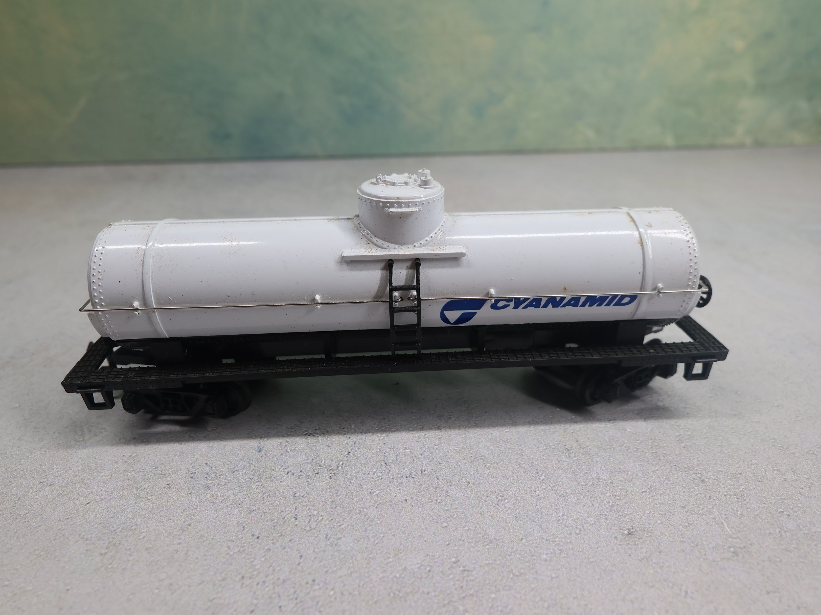 USED Bachmann HO Scale Single Dome Tank Car Cyanamid