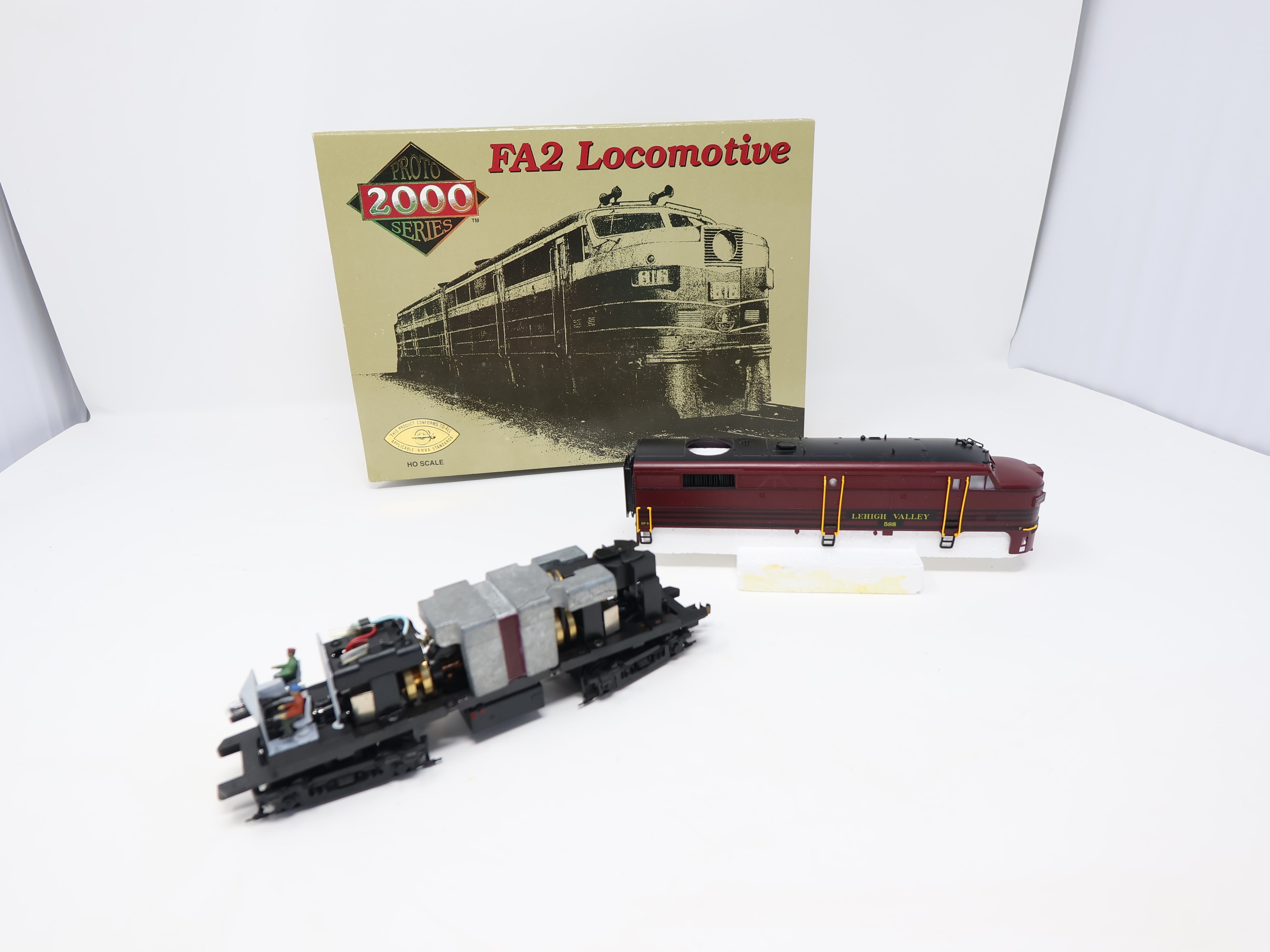 USED Life-Like 8366 HO Scale, Proto2000 FA2 Diesel Locomotive, Lehigh Valley #588 (DC)