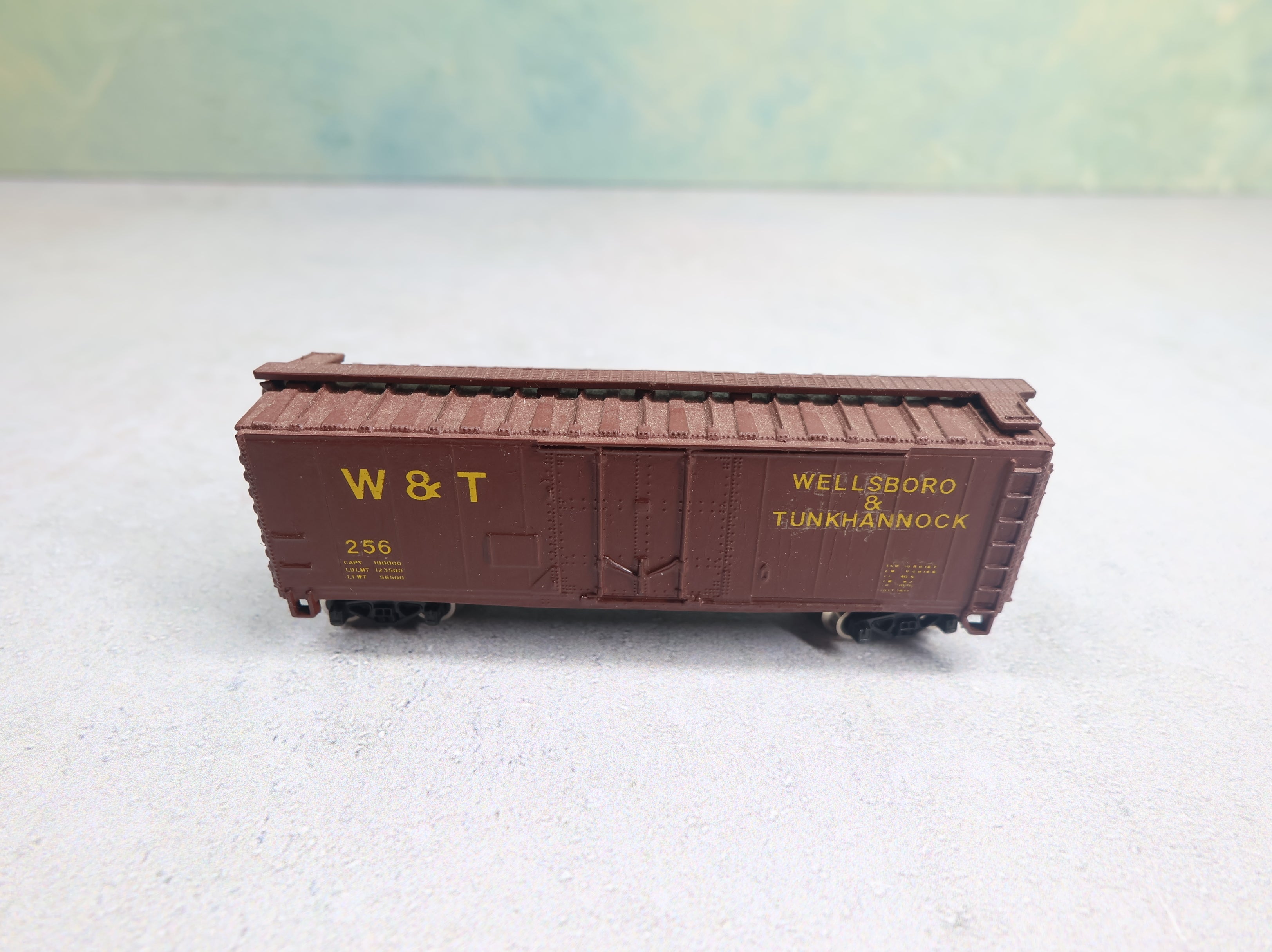 USED Atlas N Scale 40' Box Car Wellsboro & Tunkhannock W&T #256 Custom, Knuckle Couplers