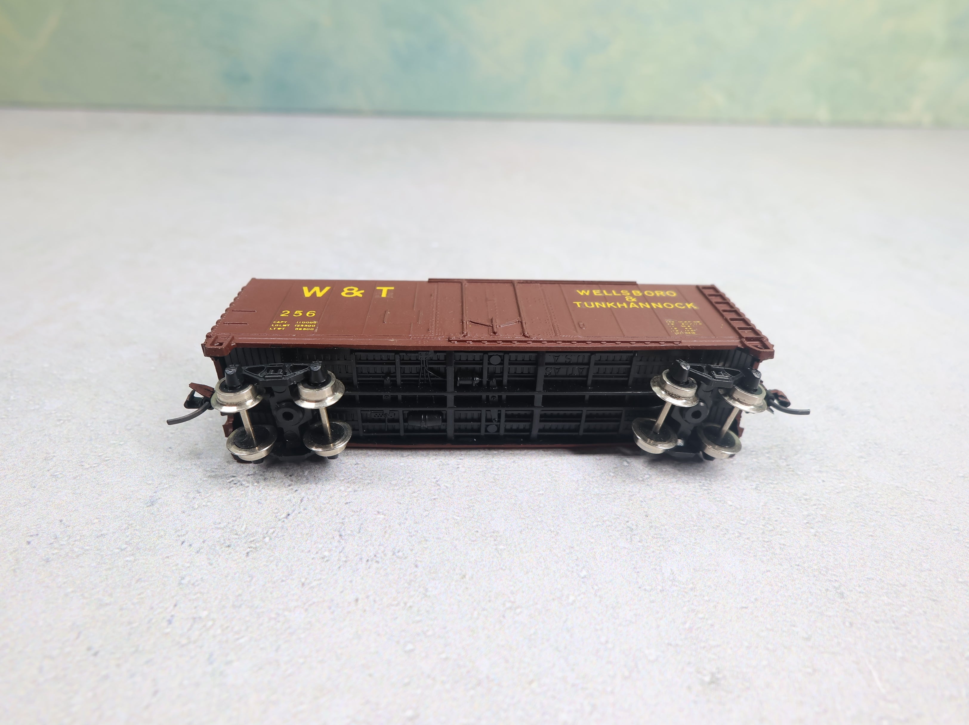 USED Atlas N Scale 40' Box Car Wellsboro & Tunkhannock W&T #256 Custom, Knuckle Couplers