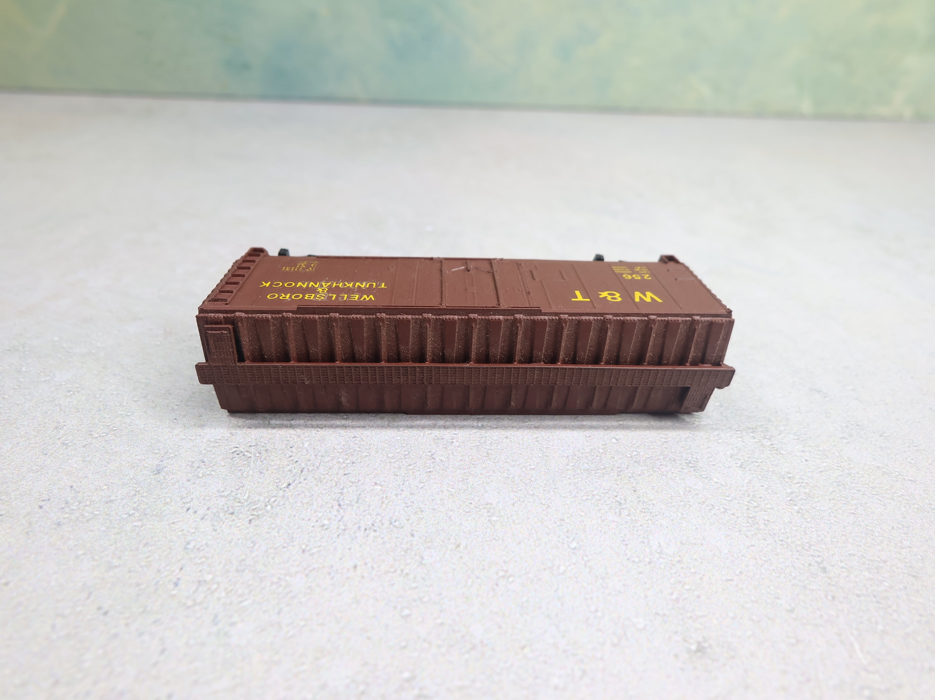 USED Atlas N Scale 40' Box Car Wellsboro & Tunkhannock W&T #256 Custom, Knuckle Couplers