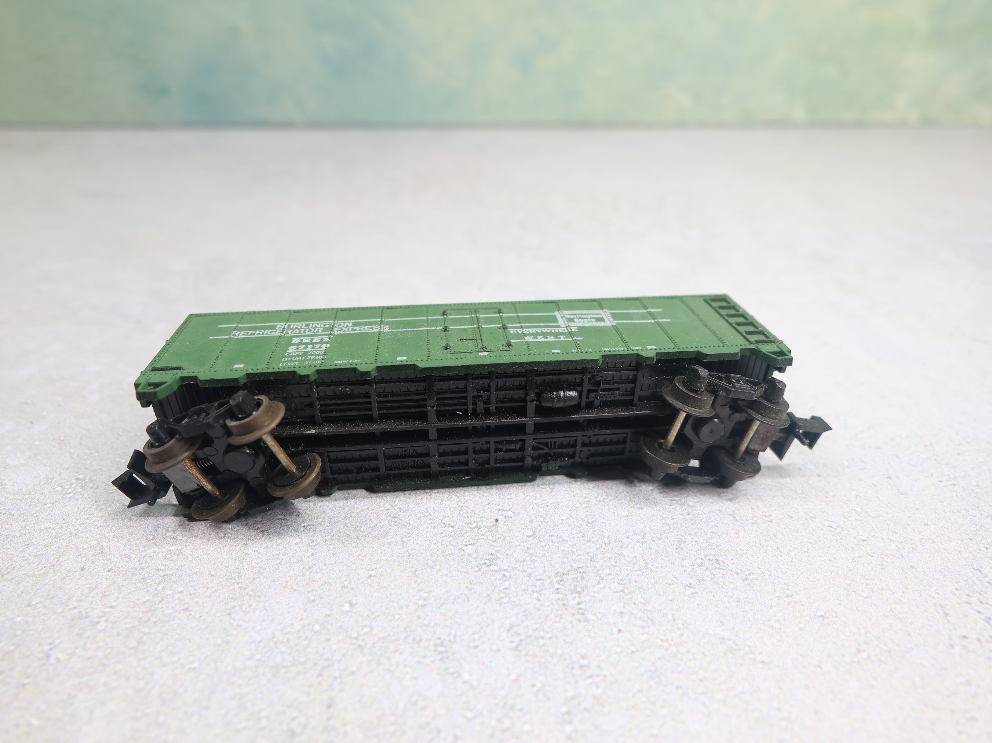 USED TRIX N Scale 40' Box Car Burlington Refrigerator Express BREX #67170