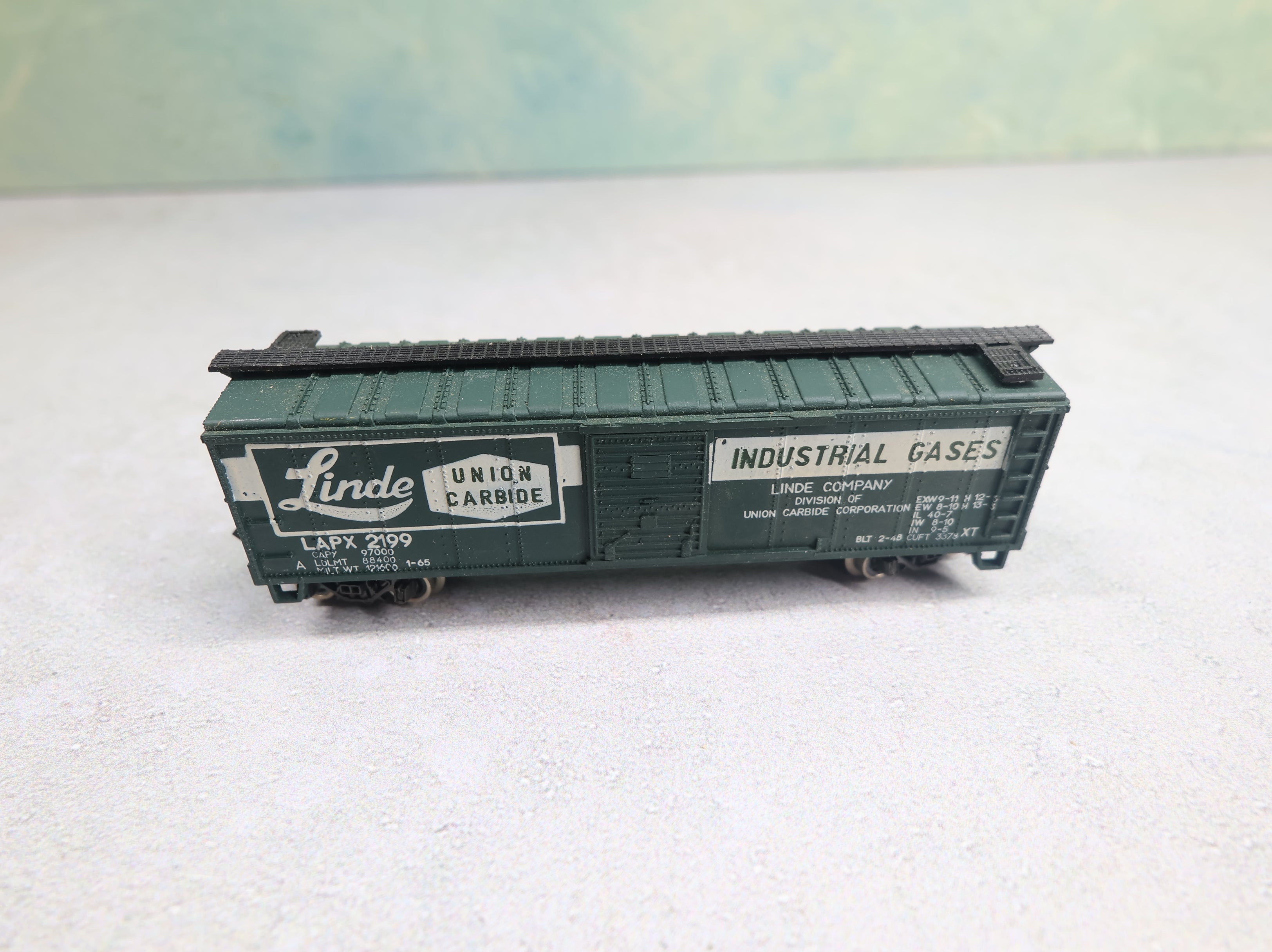 USED Atlas N Scale 40' Box Car Linde Union Carbide LAPX #2199