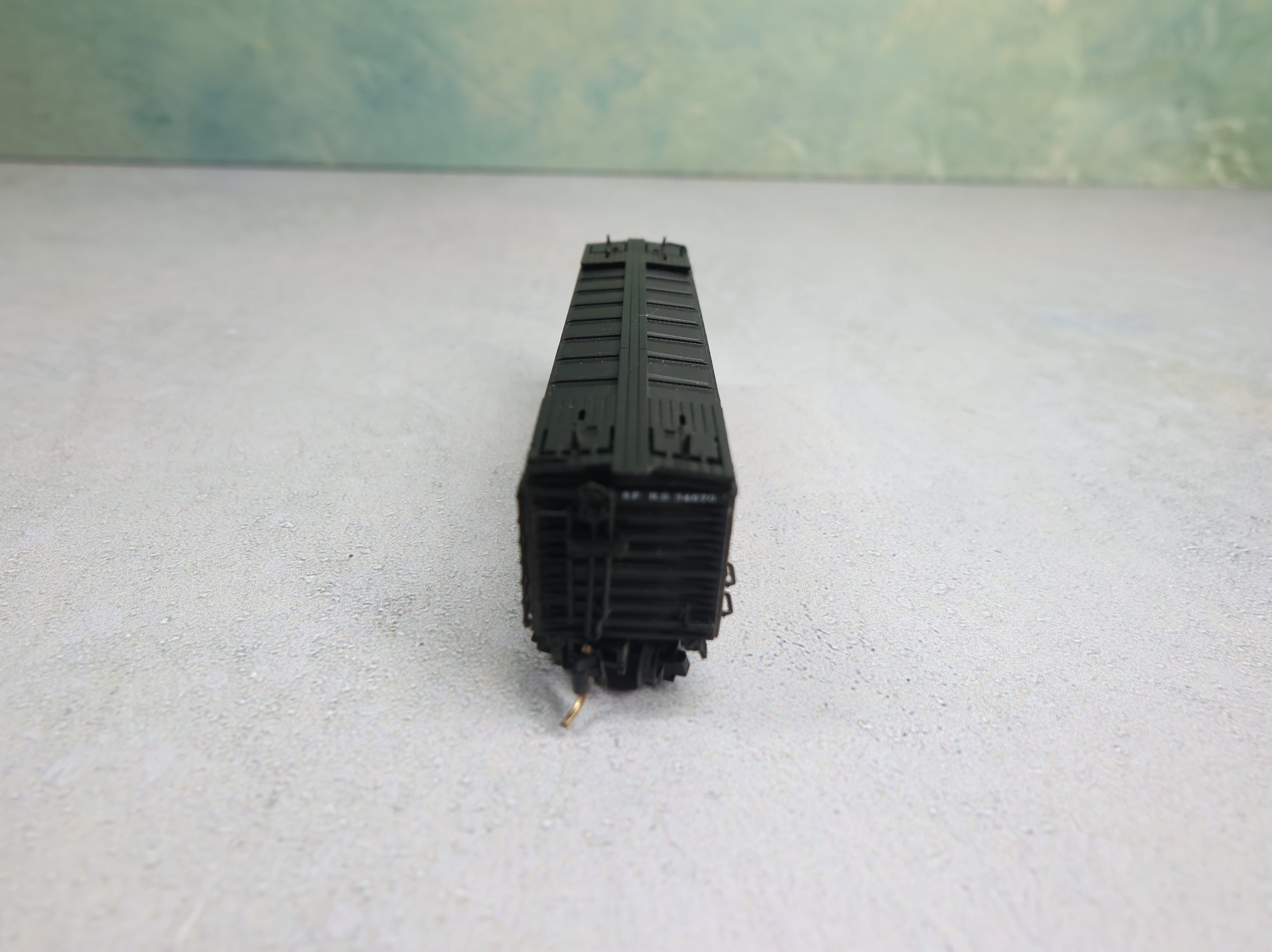USED Intermountain N Scale 40' Reefer Box Car Santa Fe SFRD #34670 Knuckle Couplers