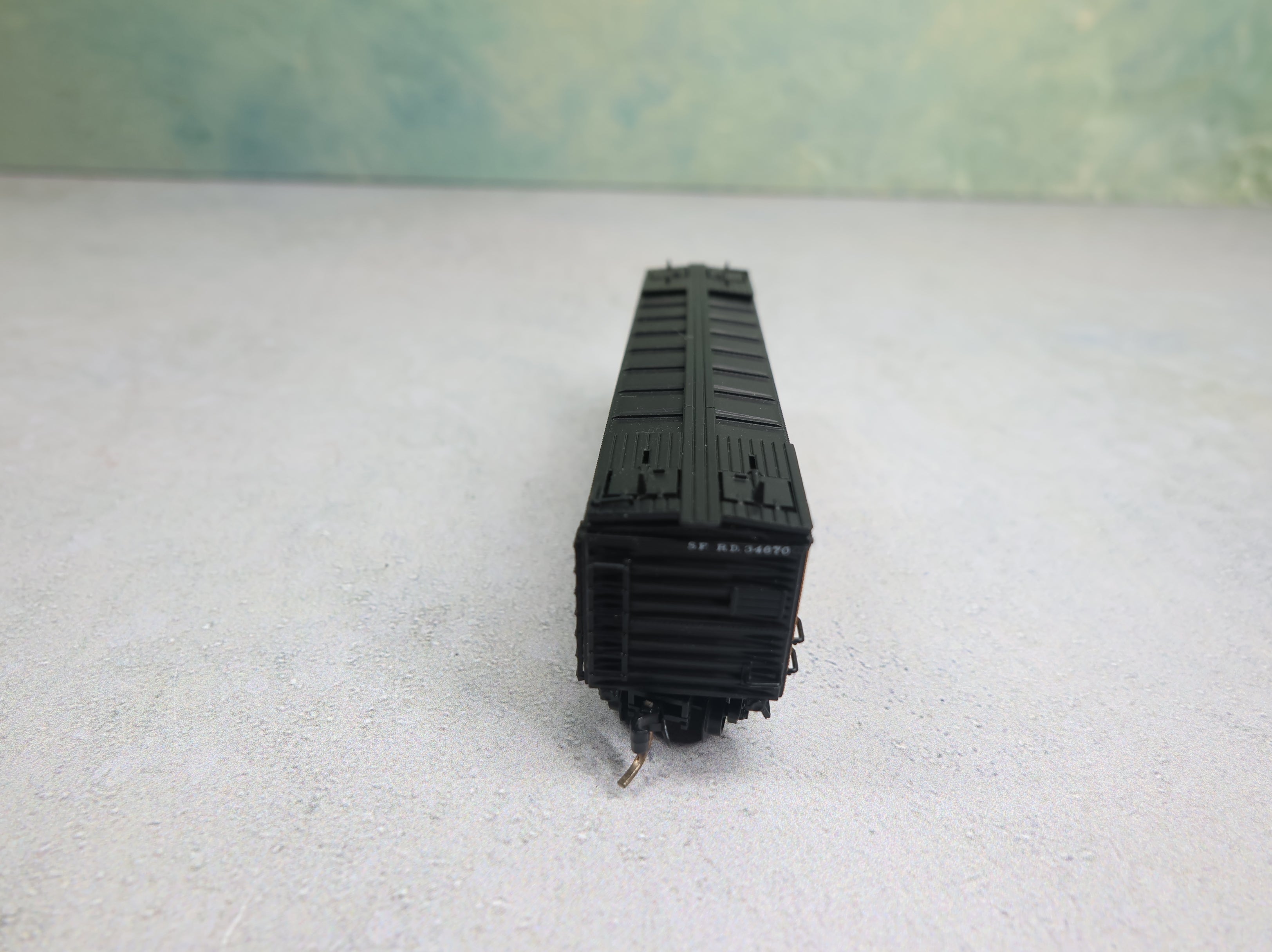 USED Intermountain N Scale 40' Reefer Box Car Santa Fe SFRD #34670 Knuckle Couplers