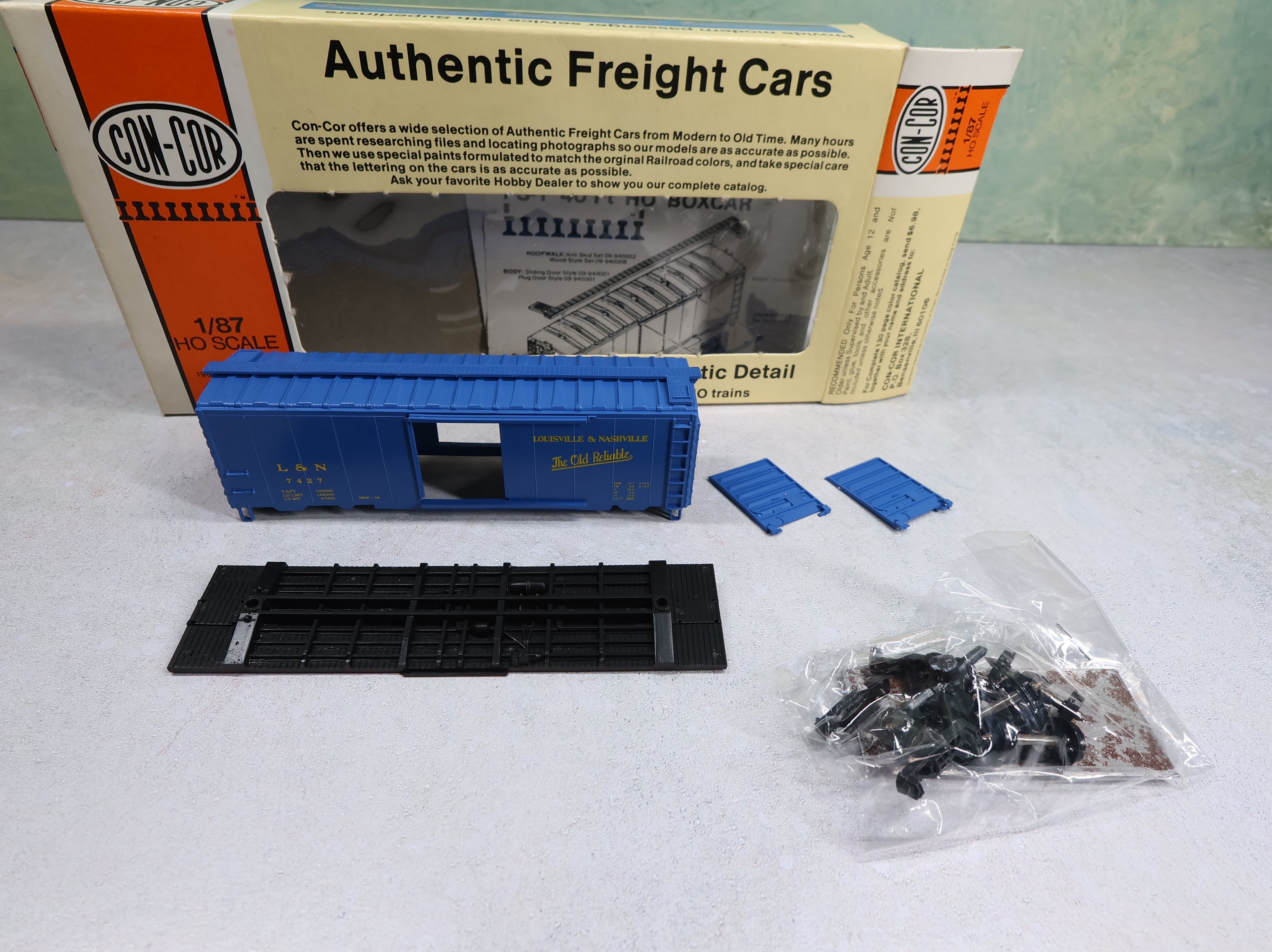 USED Con-Cor #1-009415 HO Scale 40' PS-1 Box Car Louisville & Nashville L&N #7427 KIT