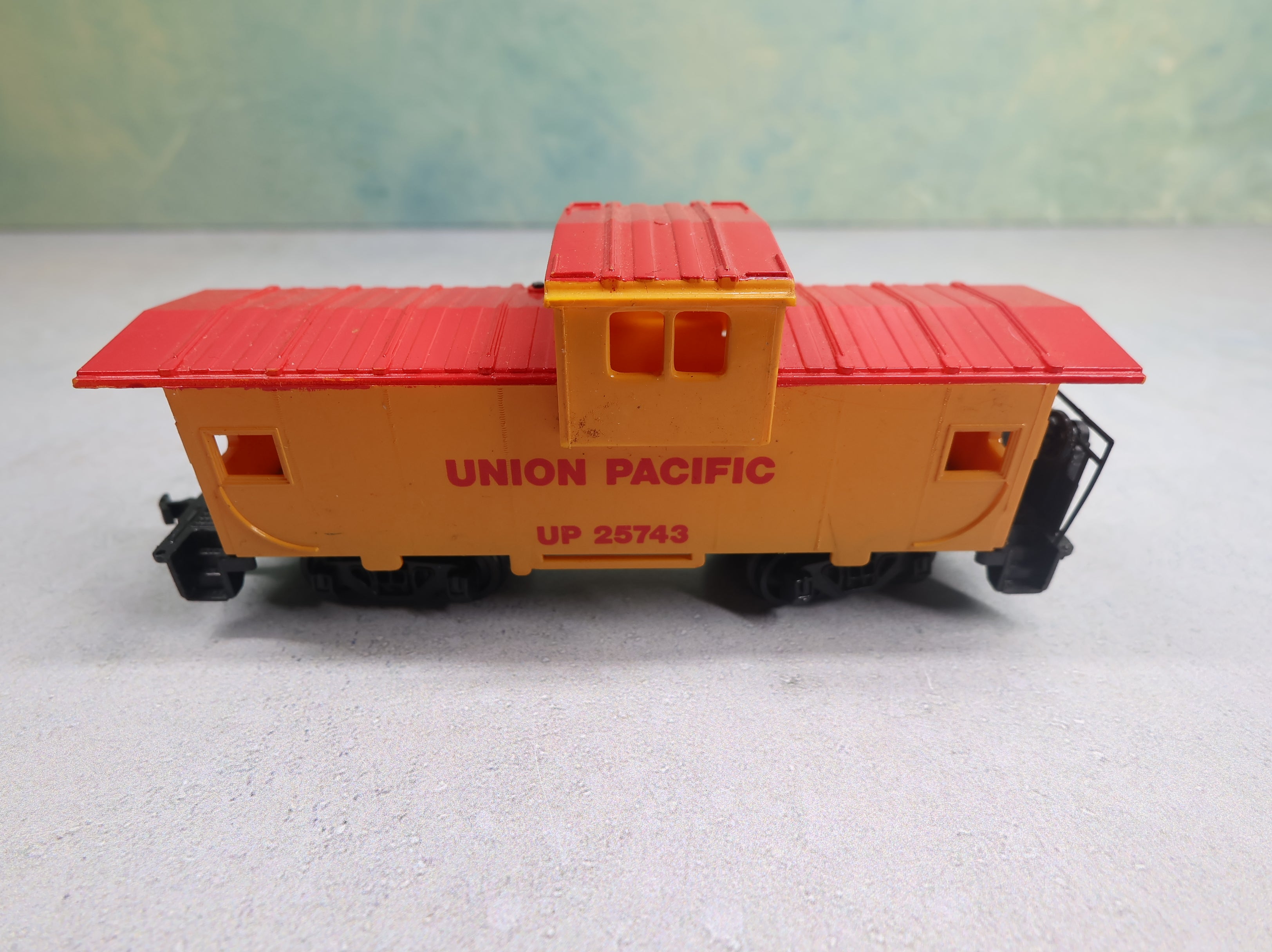 USED Bachmann HO Scale Caboose Union Pacific UP #25743