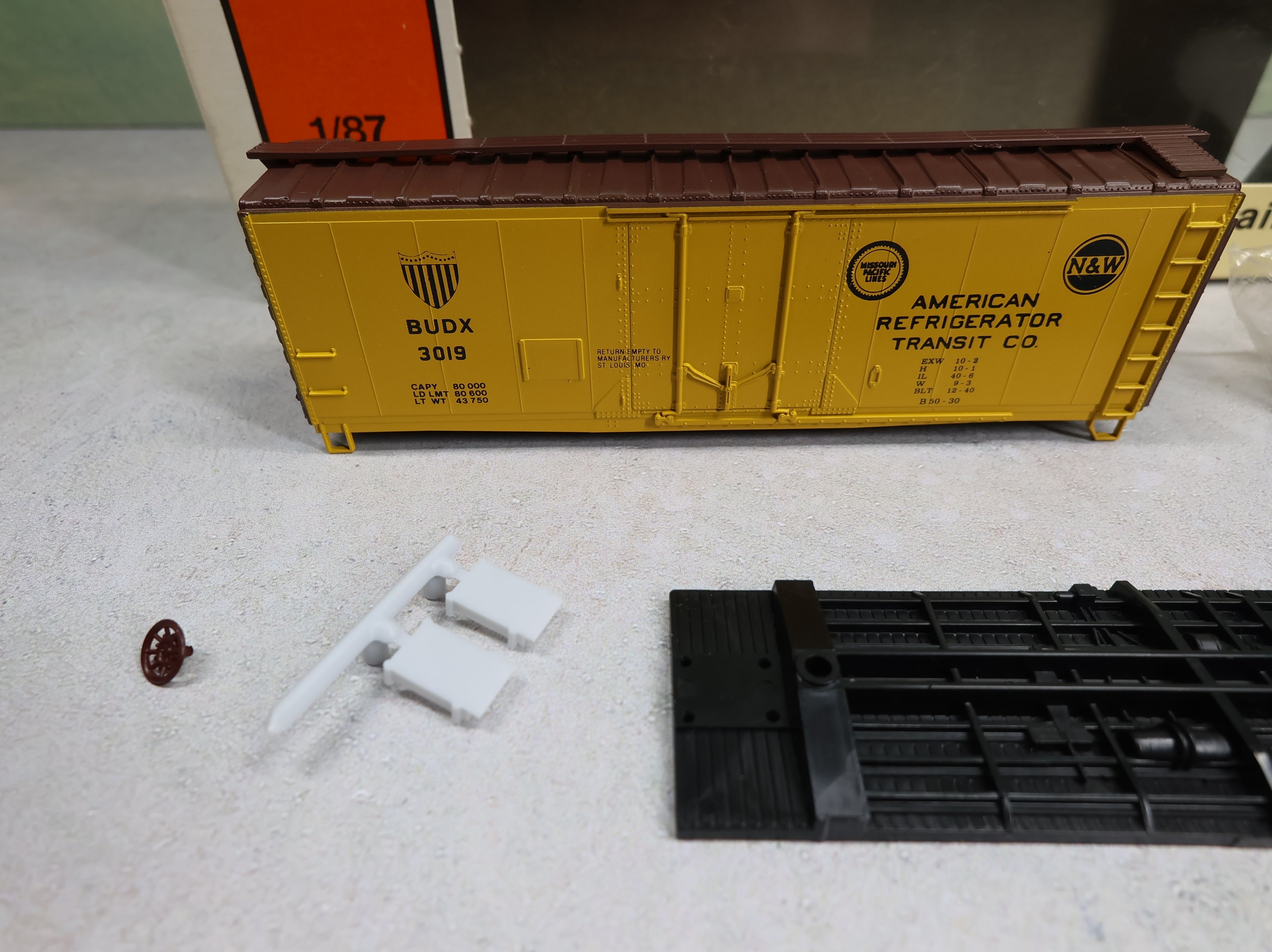USED Con-Cor #1-009466 HO Scale 40' PS-1 Plug Door Box Car American Refrigerator Transit BUDX #3019 KIT