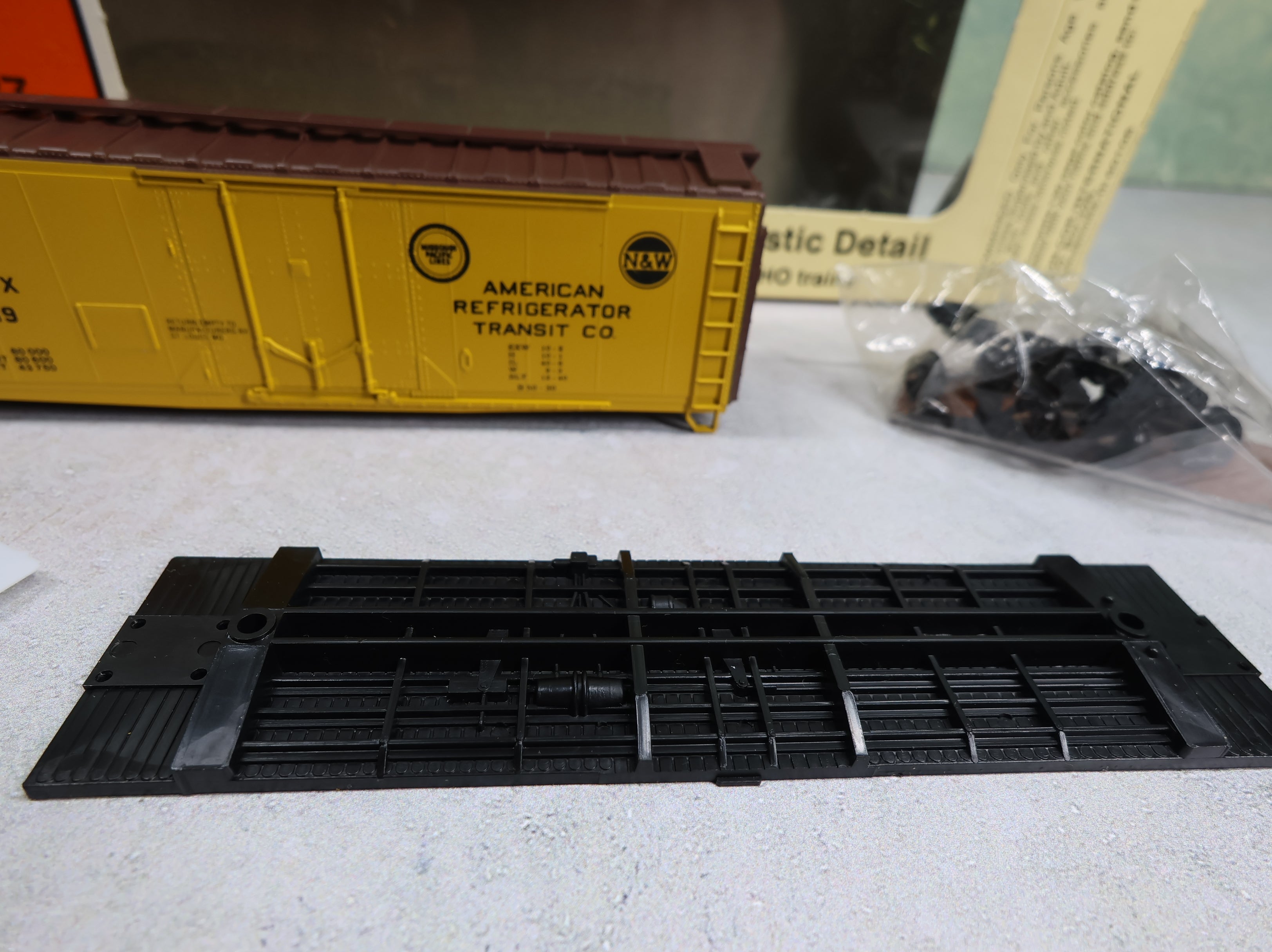USED Con-Cor #1-009466 HO Scale 40' PS-1 Plug Door Box Car American Refrigerator Transit BUDX #3019 KIT