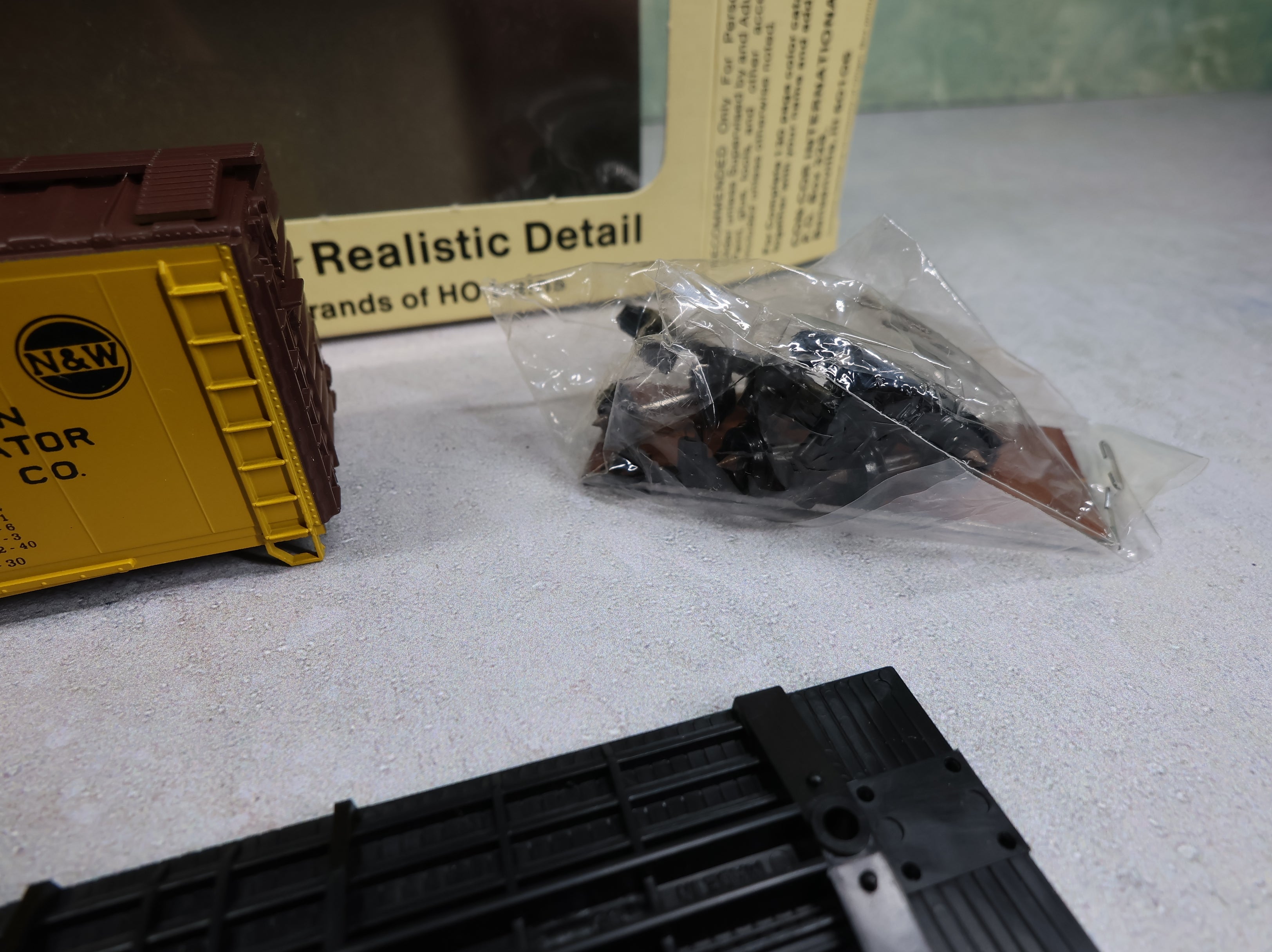 USED Con-Cor #1-009466 HO Scale 40' PS-1 Plug Door Box Car American Refrigerator Transit BUDX #3019 KIT
