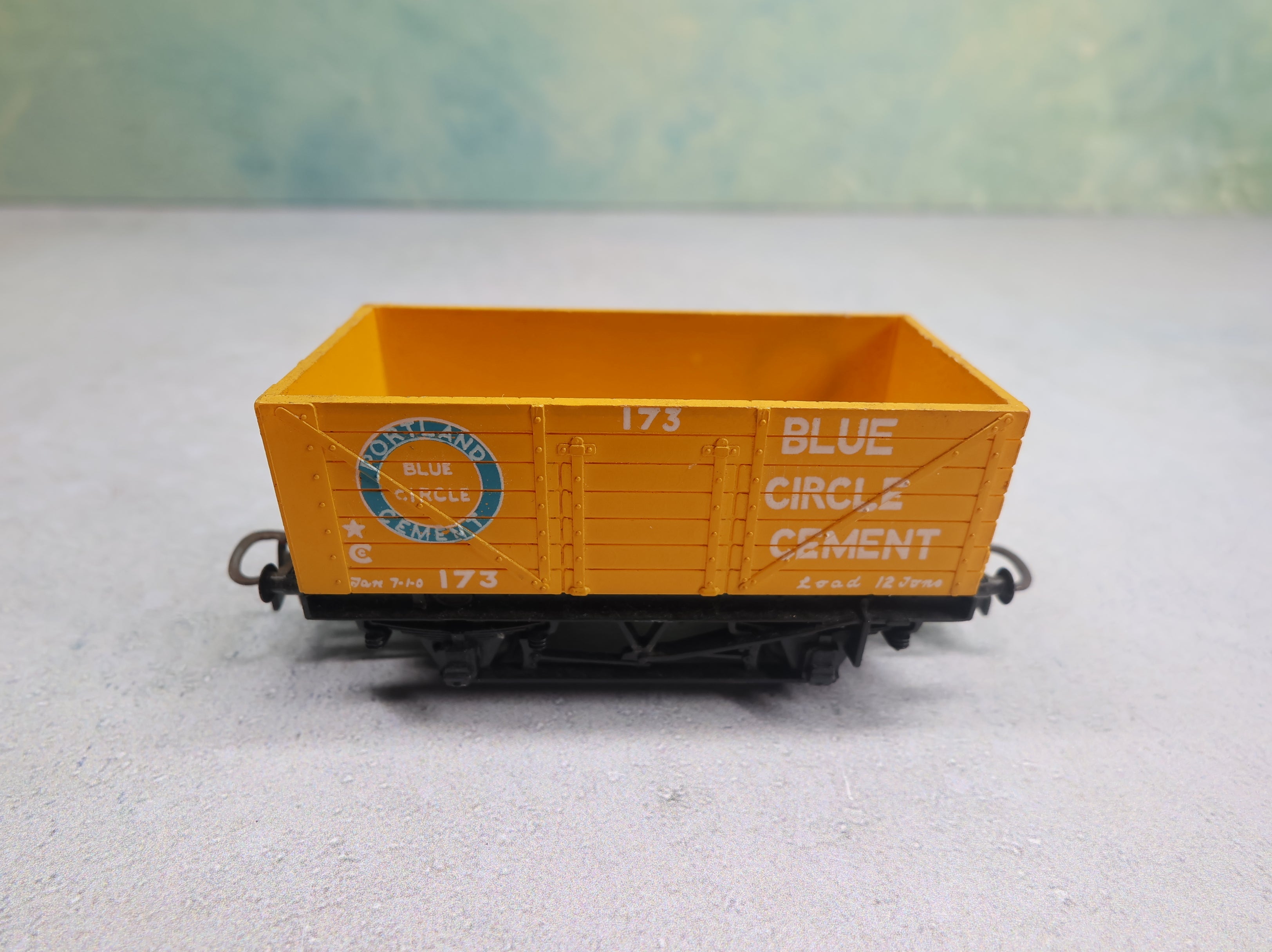 USED Liliput HO Scale Plank Wagon Portland Blue Circle Cement #173 Euro Couplers
