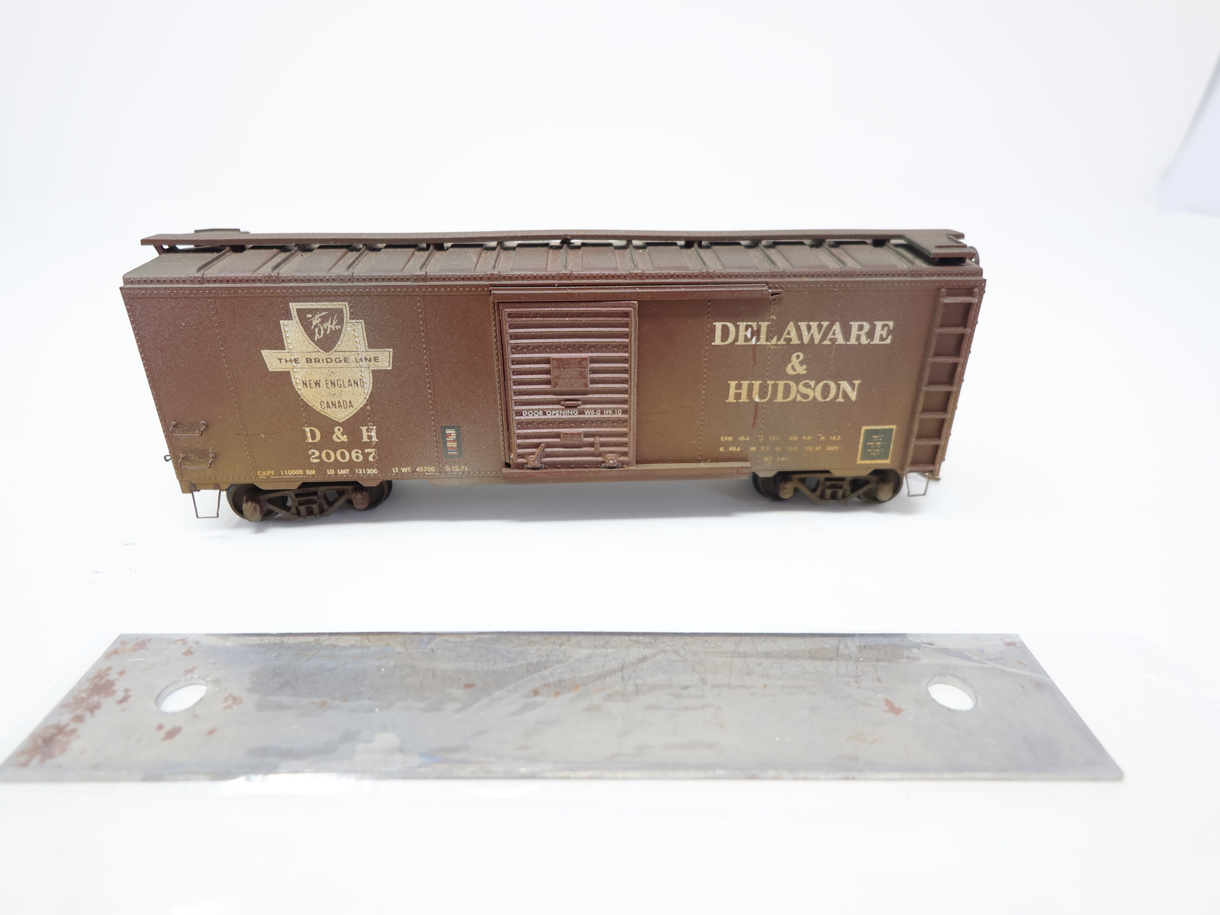 USED HO Scale, 40' Weathered Box Car, Delaware and Hudson D&H #20067